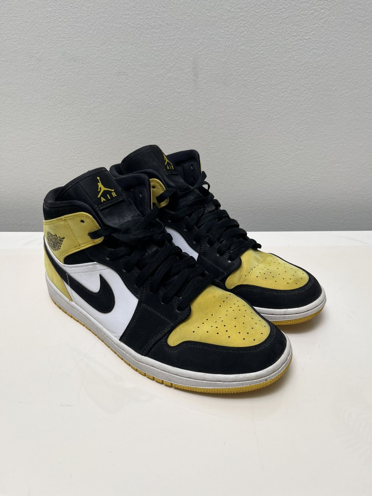 Jordan Brand 2019 Air Jordan 1 Mid SE ‘Yellow Toe’ Size US 11.5 / EU 44-45 - 2 Thumbnail
