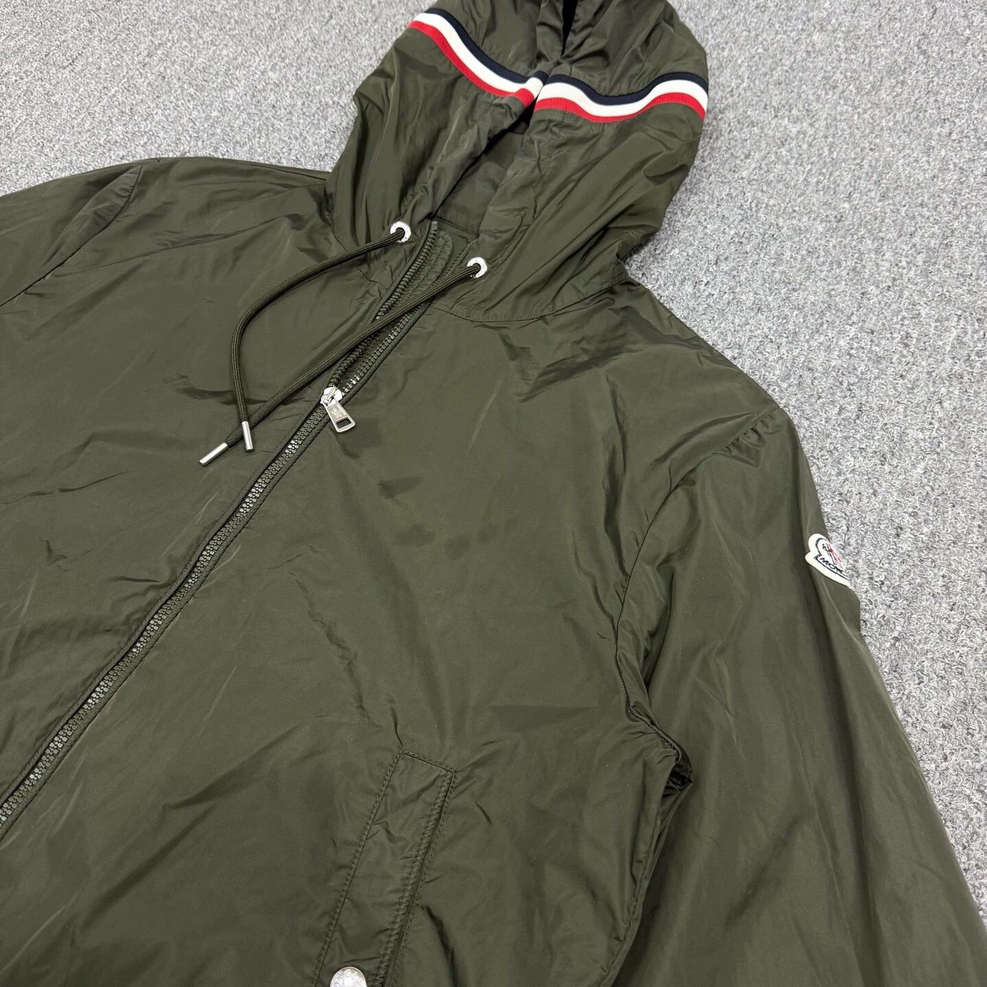 Moncler Moncler olive green hood stripe arm logo nylon jacket Size US L / EU 52-54 / 3 - 3 Thumbnail