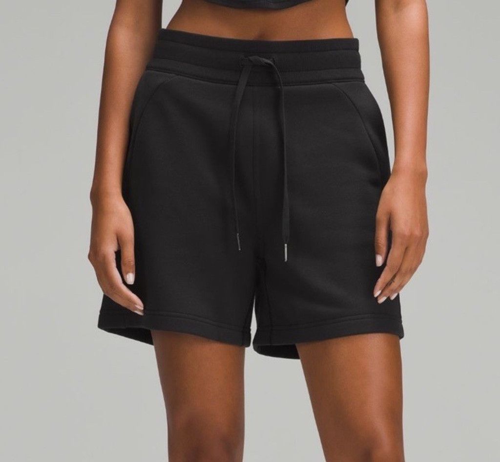 Lululemon LULULEMON SCUBA HIGH RISE SHORT 5” BLACK COLOR SIZE 2 NWT Size 26" / US 2 / IT 38 - 6 Thumbnail
