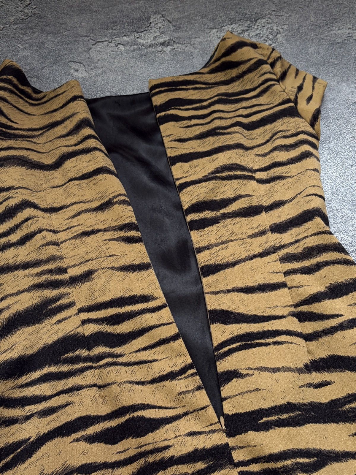 Moschino Vtg Moschino Tiger Stripe Cap Sleeve Pencil Bodycon Dress Size L / US 10 / IT 46 - 10 Thumbnail