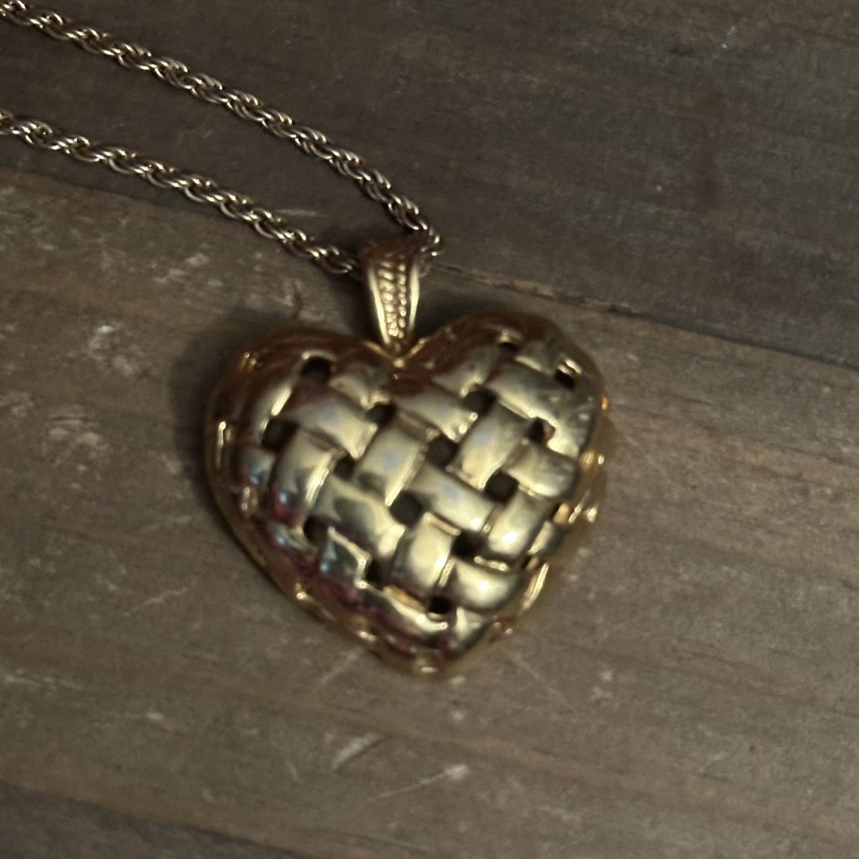 Other Gold tone puffed basketweave heart pendant necklace Size ONE SIZE - 4 Thumbnail