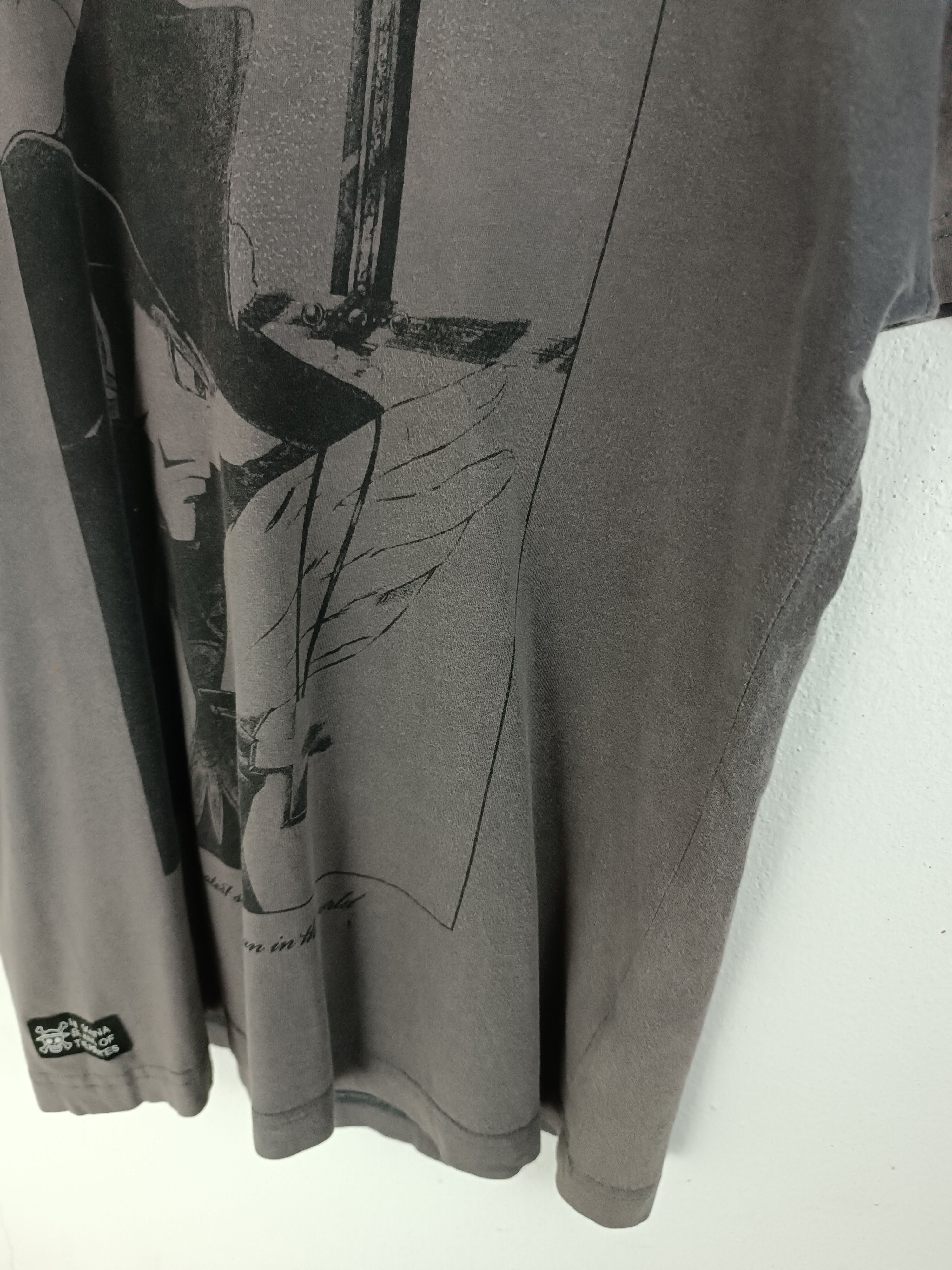 Anime VINTAGE ONE PIECE HAWKEYE MIHAWK SWORDSMEN VERY RARE TEE Size US M / EU 48-50 / 2 - 9 Thumbnail