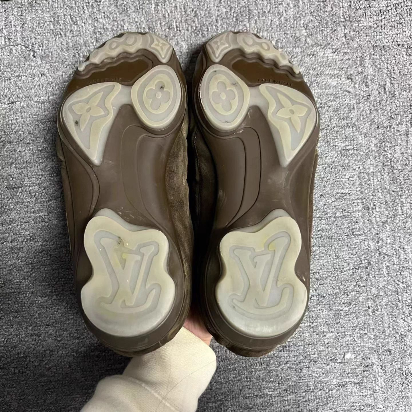 Louis Vuitton LV dark brown leather & suede lace-up low-top sneaker US7 Size US 7 / IT 37 - 6 Thumbnail