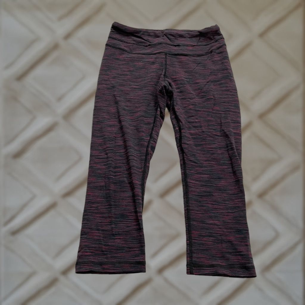 Vintage VINTAGE Unbranded Cropped Leggings Womens S Black Red 26 in Inseam 19.5 Skinny Athletic Activewear Breathable Compression 26x19.5 Womens Leggings Size 28" / US 6 / IT 42 - 1 Thumbnail