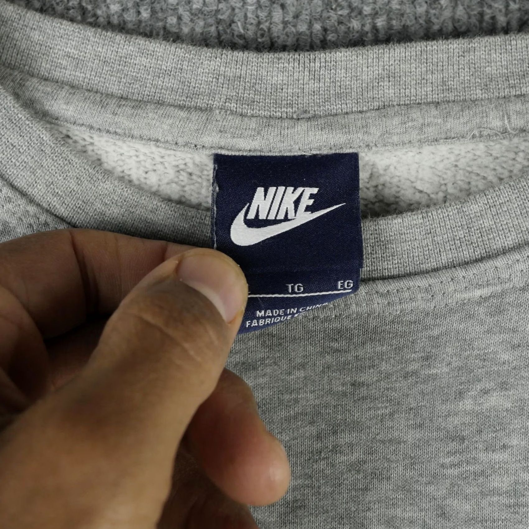 Nike Nike Sweatshirt Mens XL Gray Crewneck Pullover Camo Logo Fleece 545155-063 Size US XL / EU 56 / 4 - 3 Thumbnail