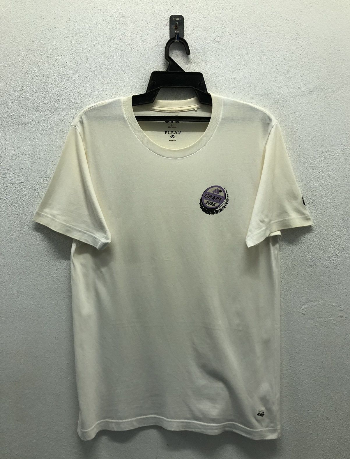 Uniqlo Uniqlo Disney Pixar Movie UP Grape Soda T-Shirt Size US L / EU 52-54 / 3 - 1 Thumbnail
