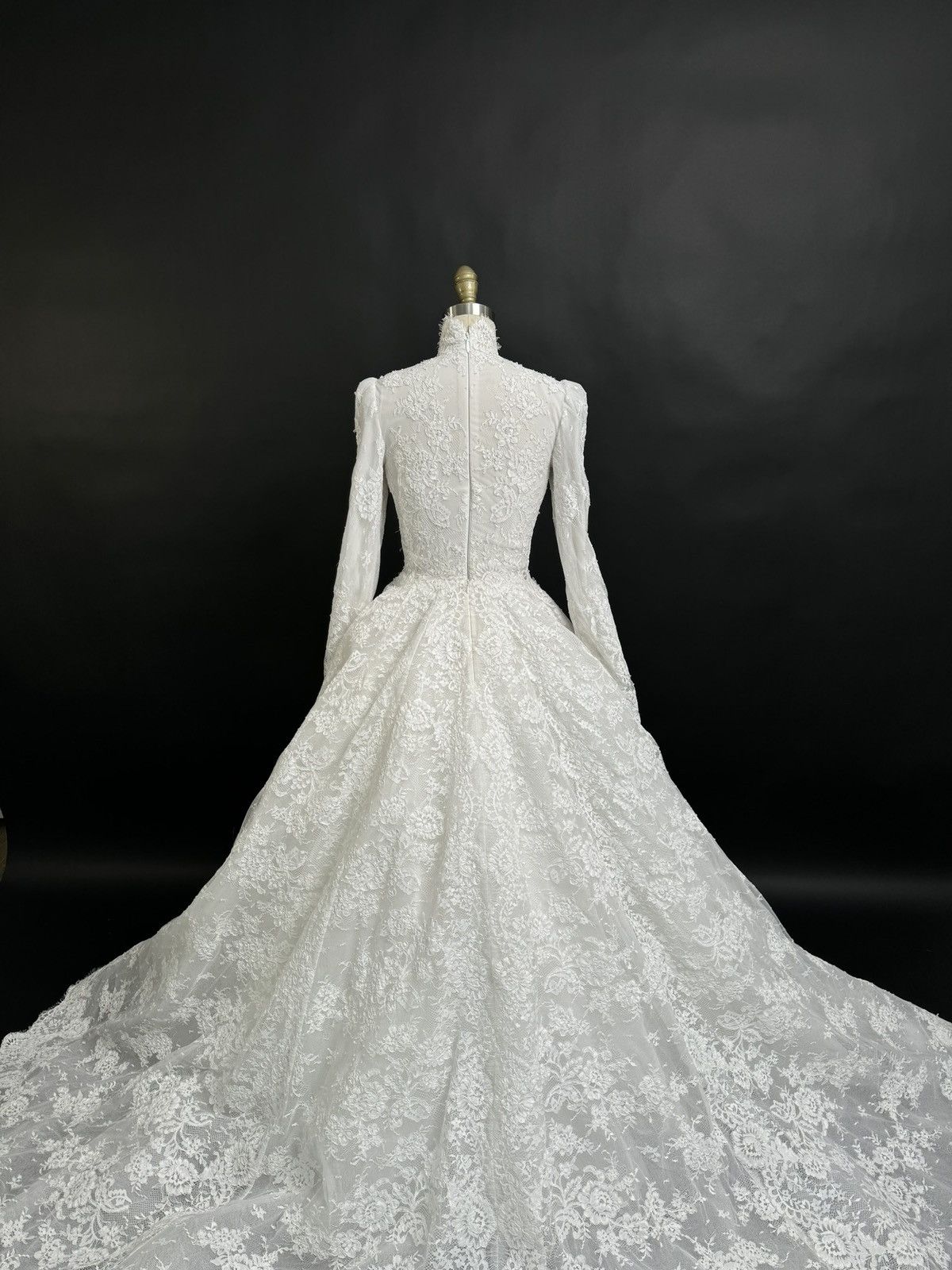 Other Preloved US 2 Anna Augusta French Corded Lace Bridal Gown Size XS / US 0-2 / IT 36-38 - 8 Thumbnail