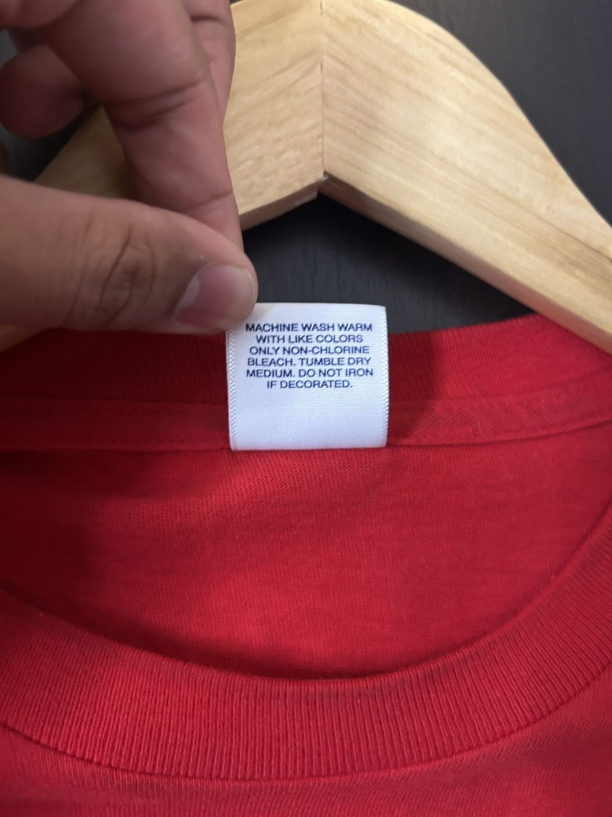 Supreme Supreme Red Sade Tee Size US M / EU 48-50 / 2 - 5 Thumbnail