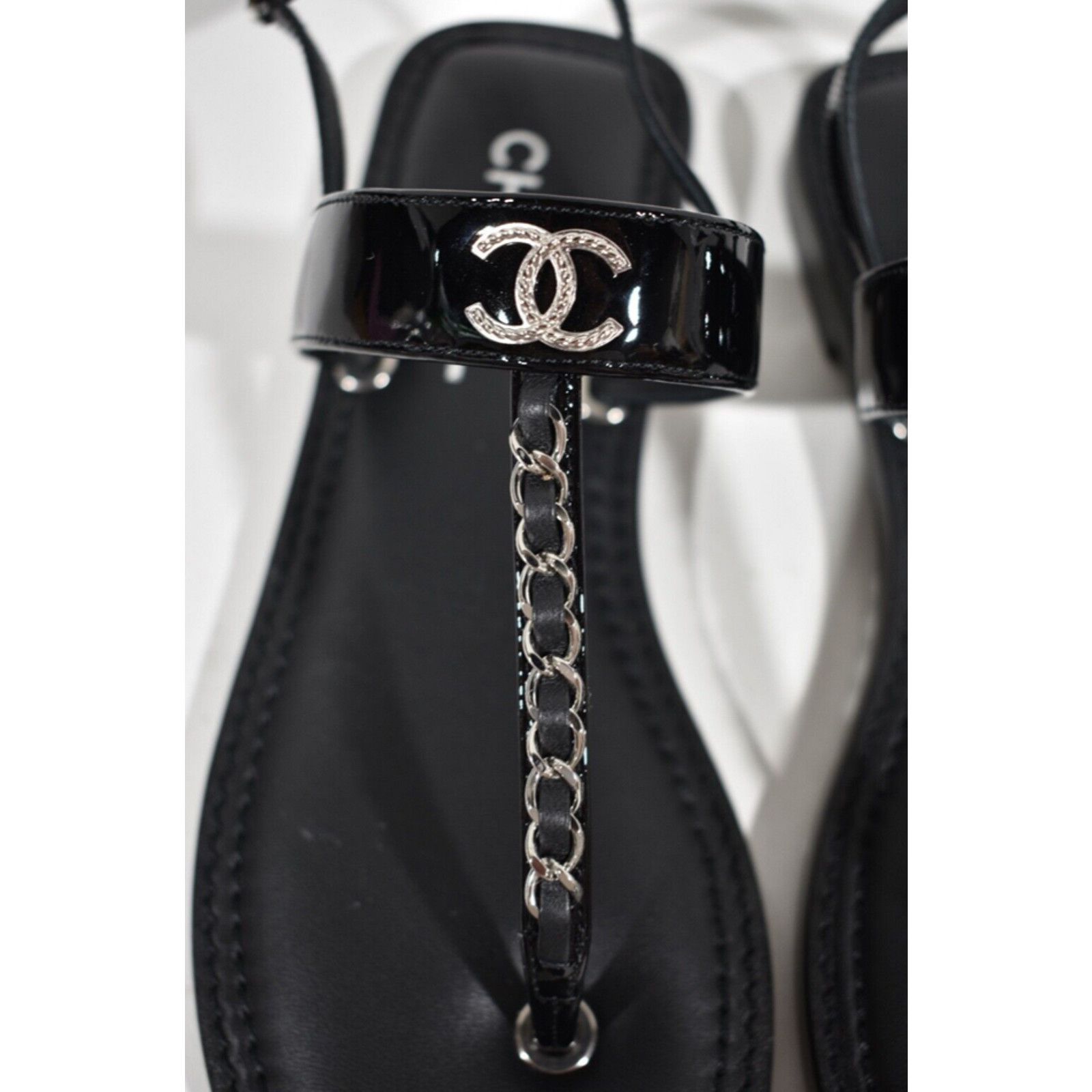 Chanel Chanel 22C Black Patent Silver Chain CC Logo Mule Slide Size US 8.5 / IT 38.5 - 7 Thumbnail