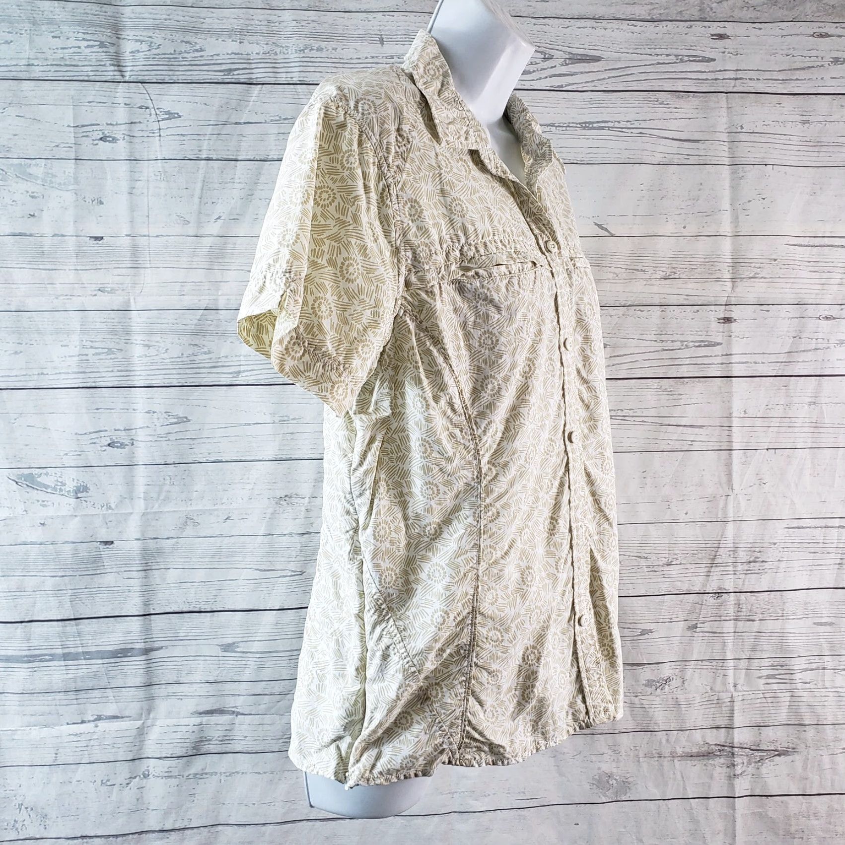Eddie Bauer Eddie Bauer Sport Womens Button Front Shirt Sz Large Tan White Vented Nylon Shirt Short Sleeve Casual Mens Womens? Size L / US 10 / IT 46 - 4 Thumbnail