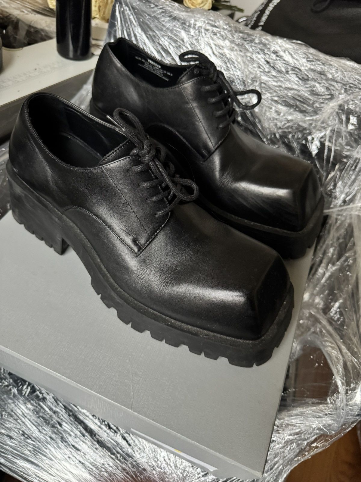 balenciaga trooper derby