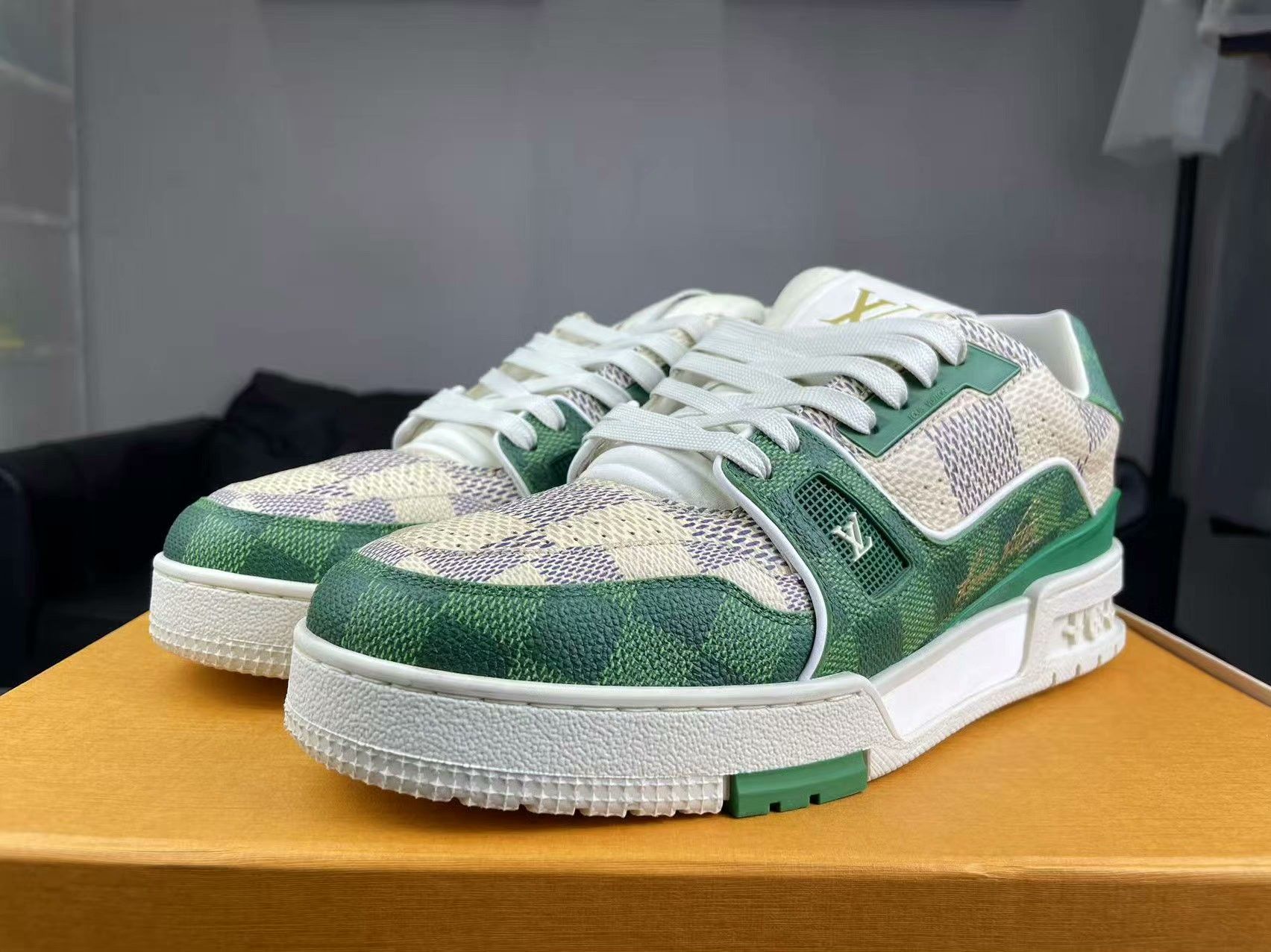 Louis Vuitton Louis Vuitton Training Green Lowtop Sneakers 7.5 Men Size US 7.5 / EU 40-41 - 1 Thumbnail