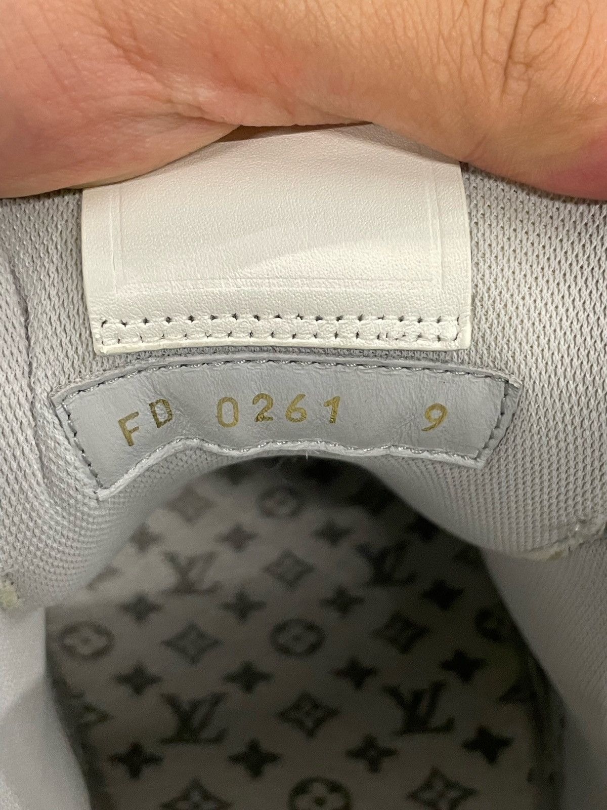 Louis Vuitton Louis Vuitton Trainer Sneakers White Size US 9 / EU 42 - 15 Thumbnail