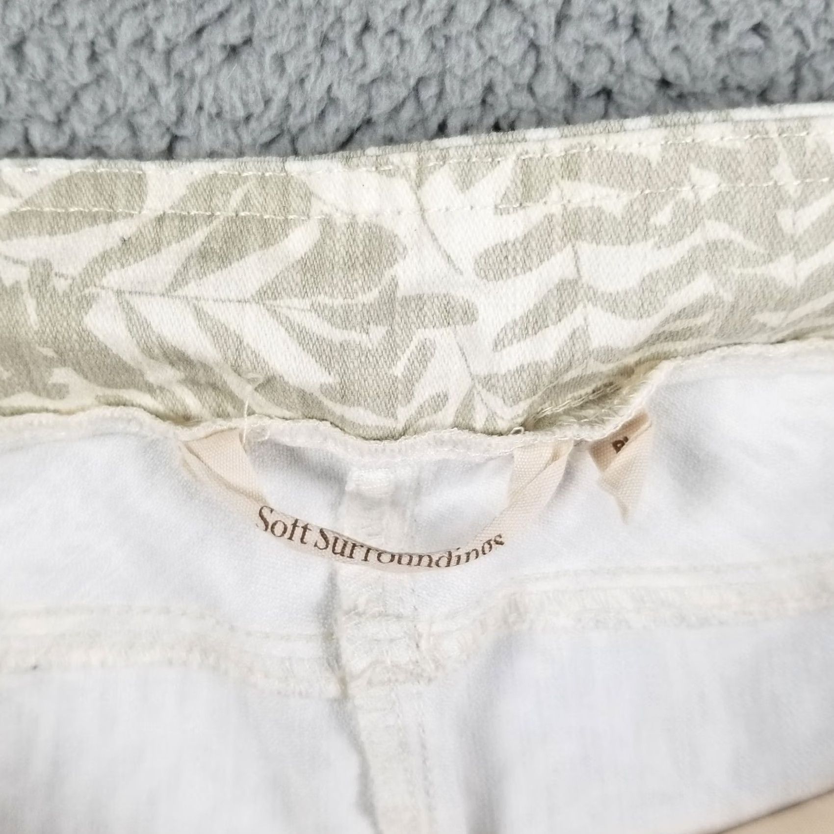 Soft Surroundings SOFT SURROUNDINGS Crop Denim Jeans 34X22 Ivory Leaves Stretch Jeans Womens 90s? Size 24" / US 00 / IT 34 - 6 Thumbnail