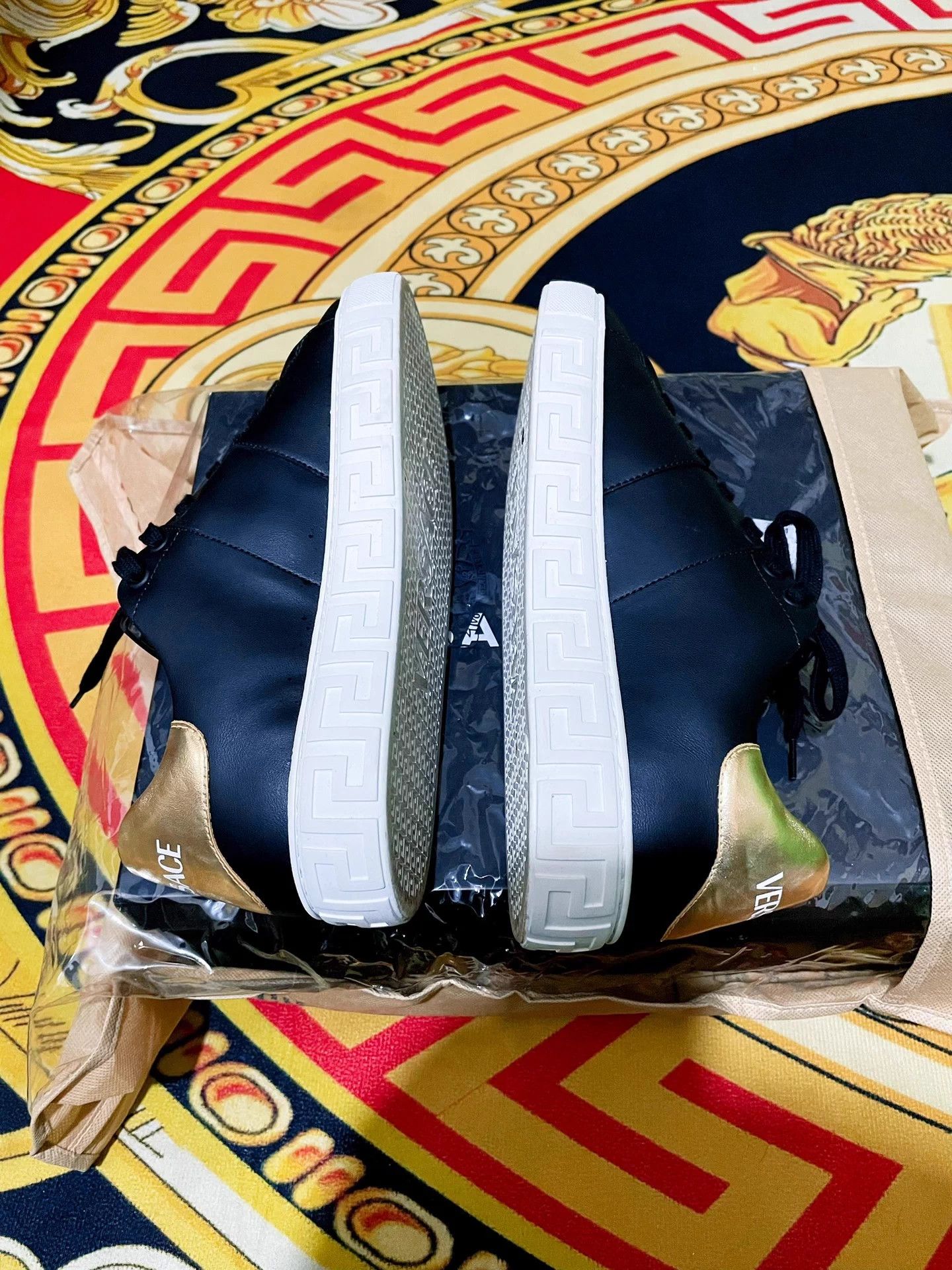 Versace Versace 25S Greca Calfskin Round Toe Lace-Up Low Top Size US 8 / EU 41 - 5 Thumbnail