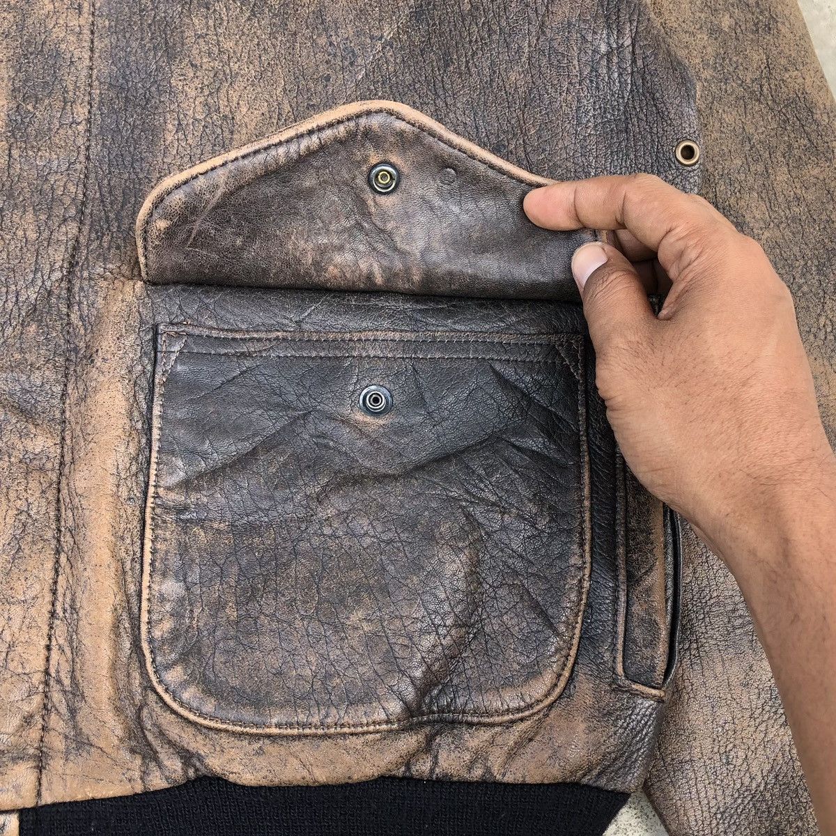 Avirex Vintage Avirex Limited A-2 Airforce Faded Leather Jacket Size US M / EU 48-50 / 2 - 9 Thumbnail