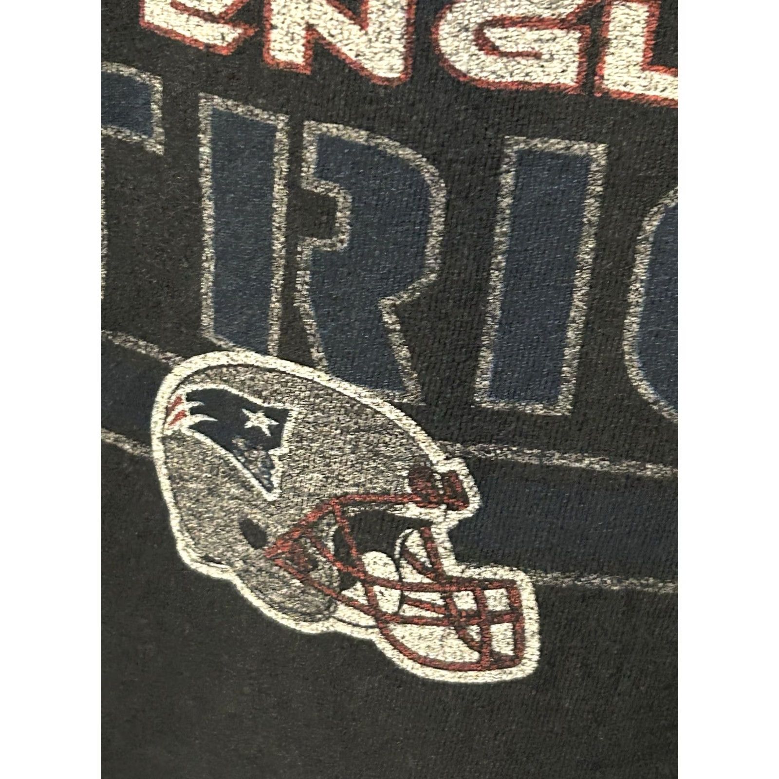 Gildan VINTAGE New England Patriots Shirt Men L Black Short Sleeve Thrashed Holes Faded NFL Gildan Logo Graphic Print Football Patriots 90s 1990s Mens Size US L / EU 52-54 / 3 - 6 Thumbnail