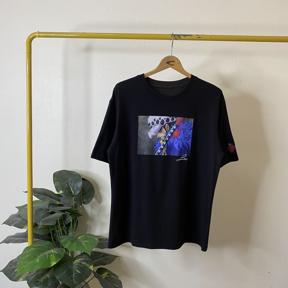 GU Anime One Piece Trafalgar Law Manga Series Collaboration Tee Size US L / EU 52-54 / 3 - 1 Thumbnail