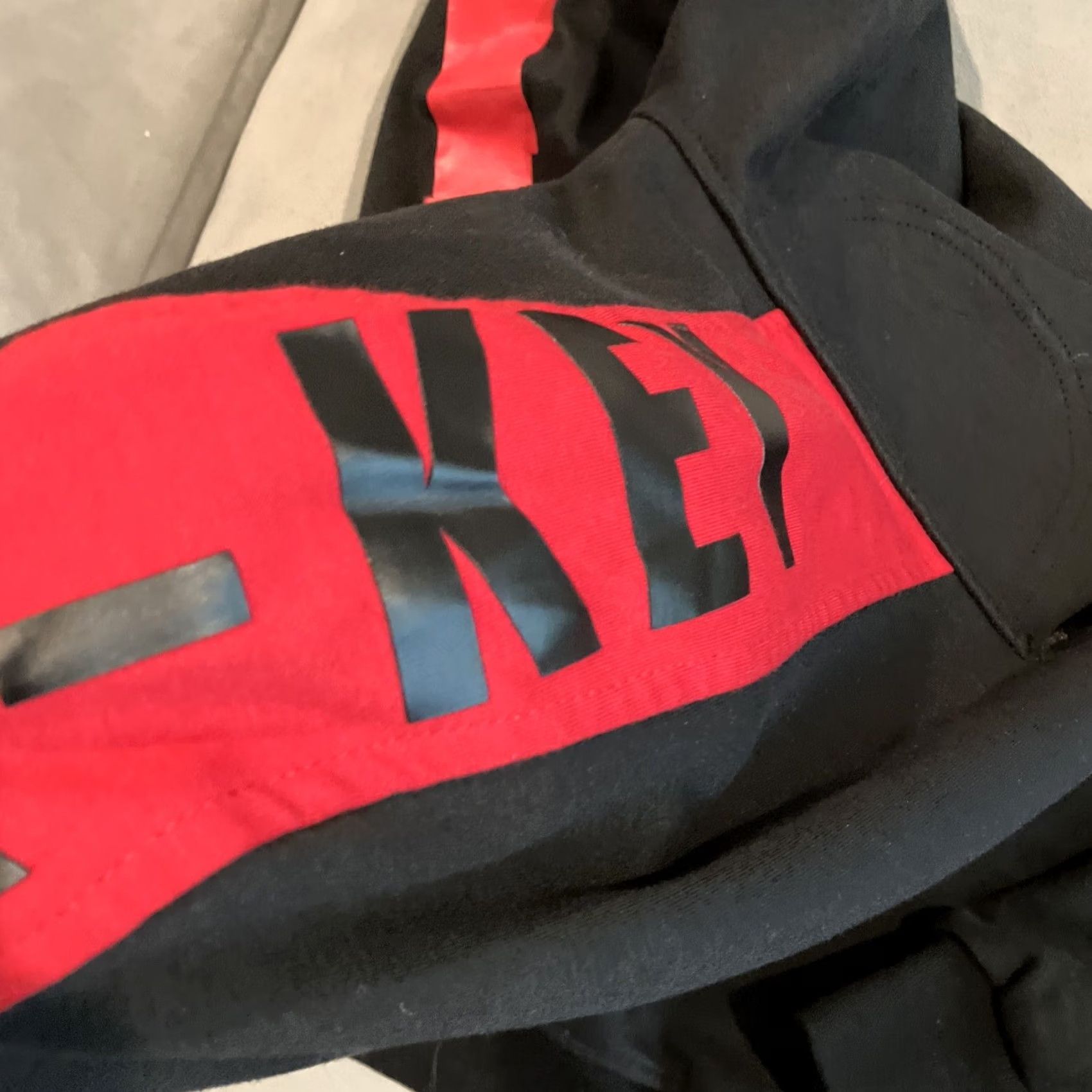Logo 7 Black Keys Hoodie XL Black Logo Pullover Hooded Mens Rare NWOT Graphics Size US XL / EU 56 / 4 - 3 Thumbnail