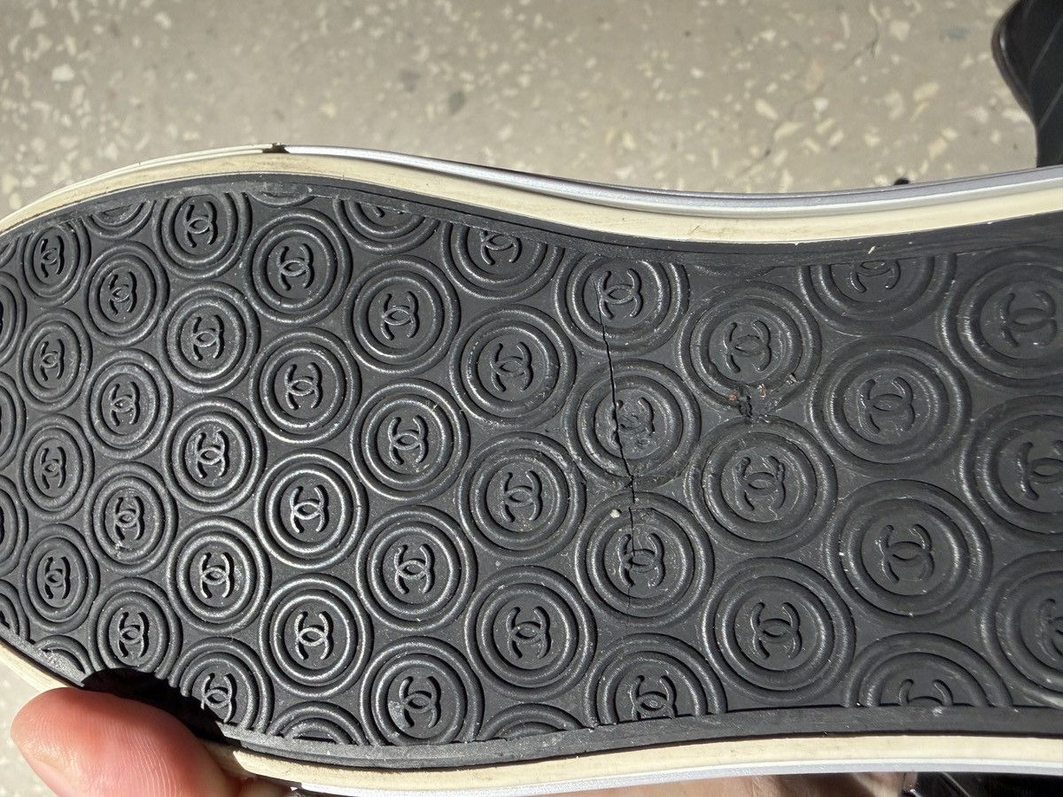 Chanel Chanel silver sneakers Size US 10 / IT 40 - 16 Thumbnail