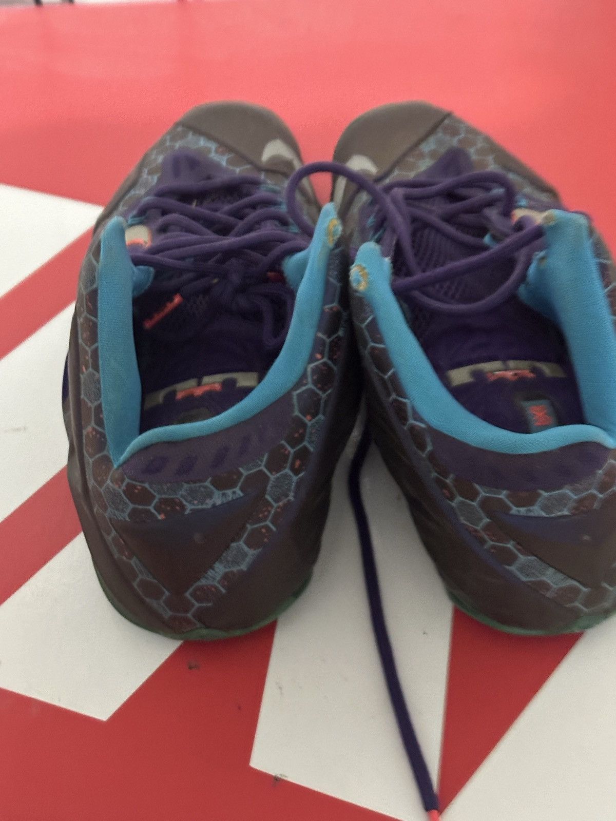 Nike Lebron 11 Hornet Size US 11 / EU 44 - 3 Thumbnail