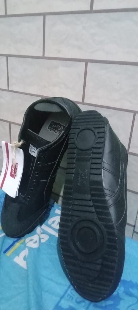 Onitsuka Tiger Onitsuka tokuten full black Size US 7 / EU 40 - 1 Thumbnail