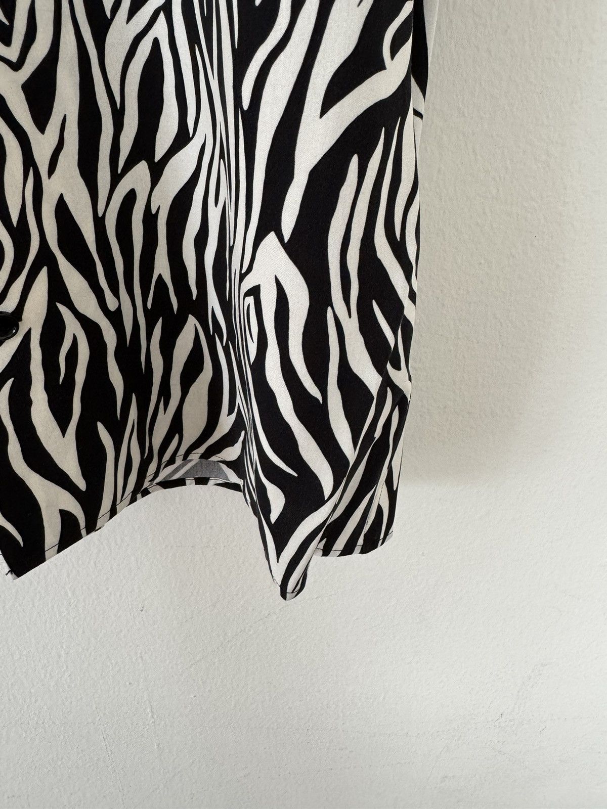 Celine × Hedi Slimane CELINE HAWAIIAN SHIRT IN PRINTED VISCOSE OFF WHITE / BLACK Size US S / EU 44-46 / 1 - 9 Thumbnail