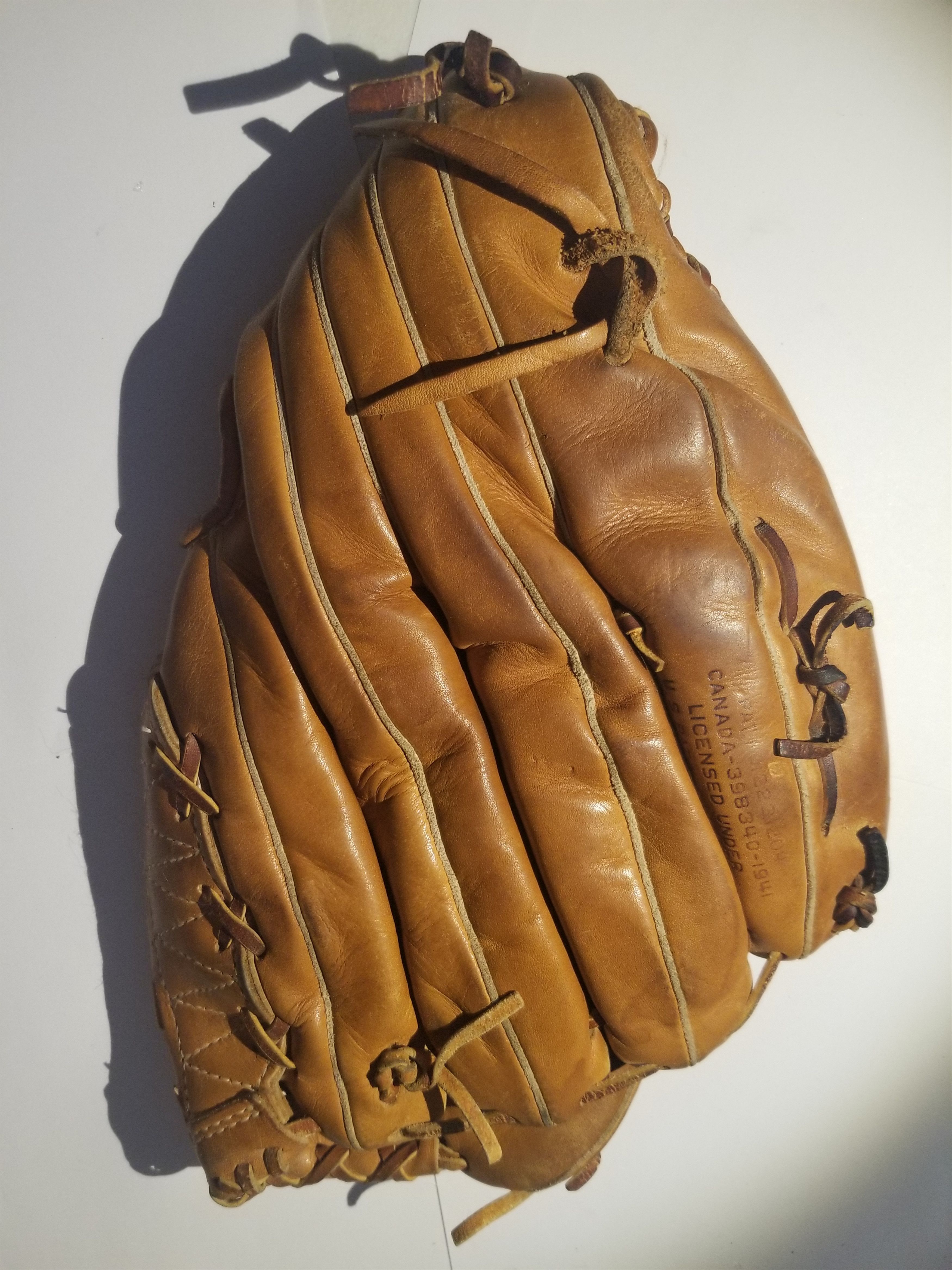 Other A2000 right hand thrower baseball glove XLC . Size ONE SIZE - 2 Thumbnail