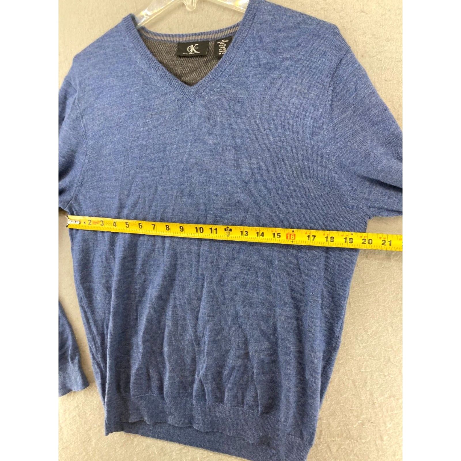 Calvin Klein Calvin Klein Mens Sweater V Neck Wool Blue Medium Knit Pullover Mens Fashion Classic 90s Theme? Size US M / EU 48-50 / 2 - 2 Thumbnail