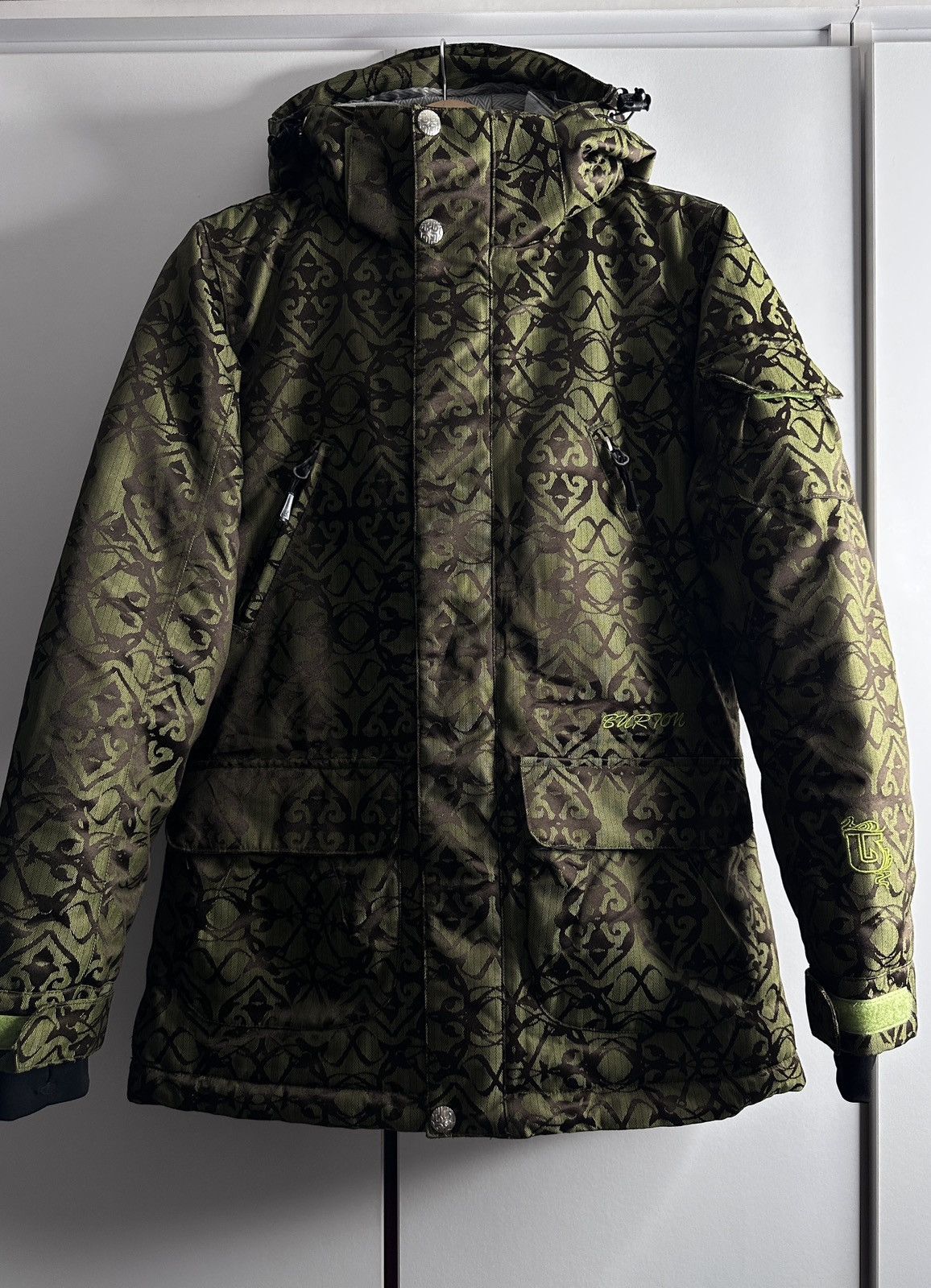 Burton Title: Burton Women’s Snowboard Jacket – Green Pattern Size S / US 4 / IT 40 - 2 Thumbnail