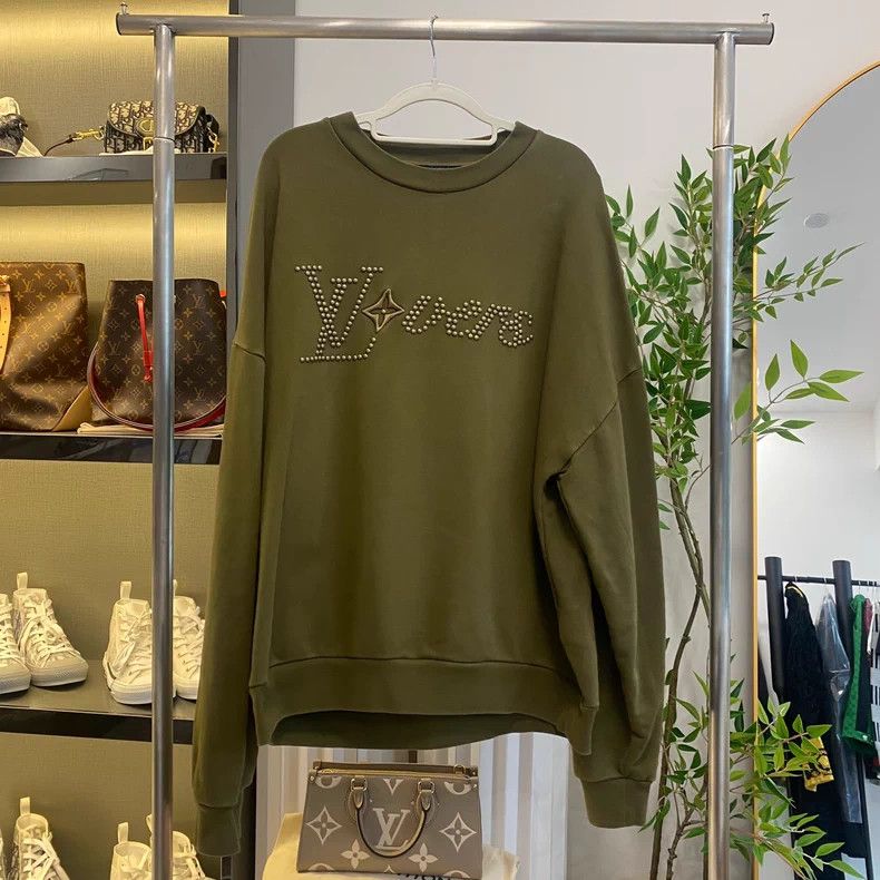 Louis Vuitton LV SS24 Pharrell collaboration Logo long-sleeve sweatshirt - dmc Size US L / EU 52-54 / 3 - 1 Thumbnail