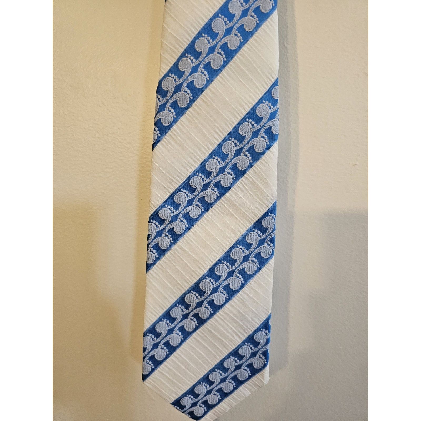 REGAL Vintage Designer Collection Regal Men's Necktie - White/Blue Size ONE SIZE - 2 Thumbnail