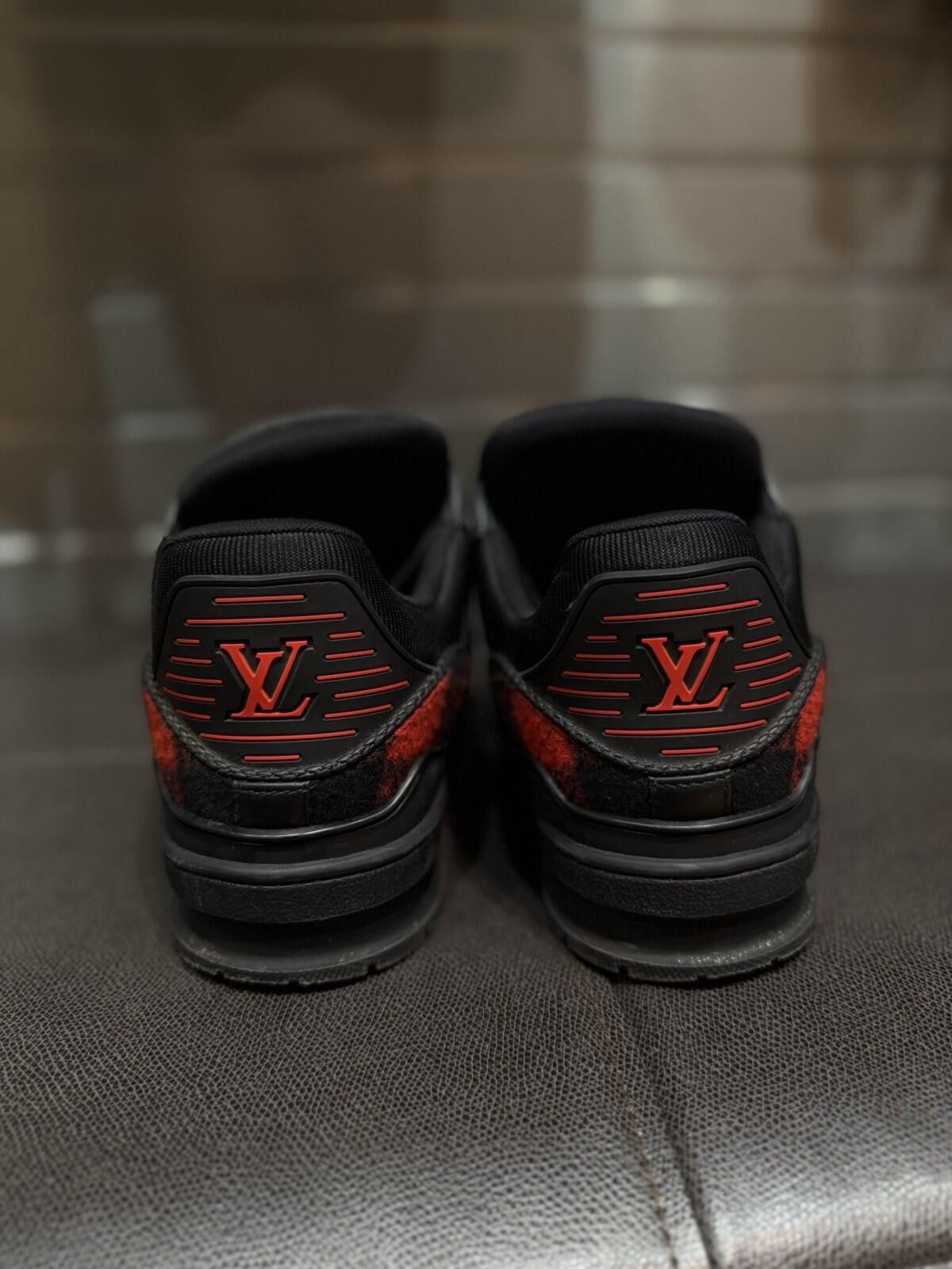Louis Vuitton Louis Vuitton Trainer Black Red Monogram 8LV/9US $1200 Size US 9 / EU 42 - 8 Thumbnail