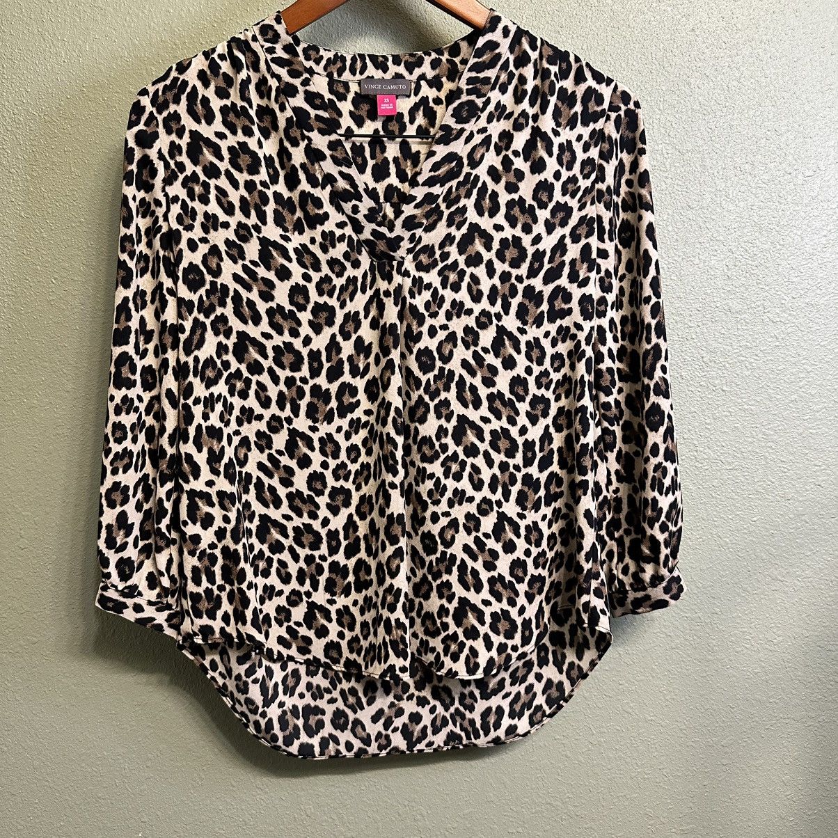 Vince Camuto Vince Camuto Women’s Cheetah Print V-Neck Blouse Size XS / US 0-2 / IT 36-38 - 1 Thumbnail
