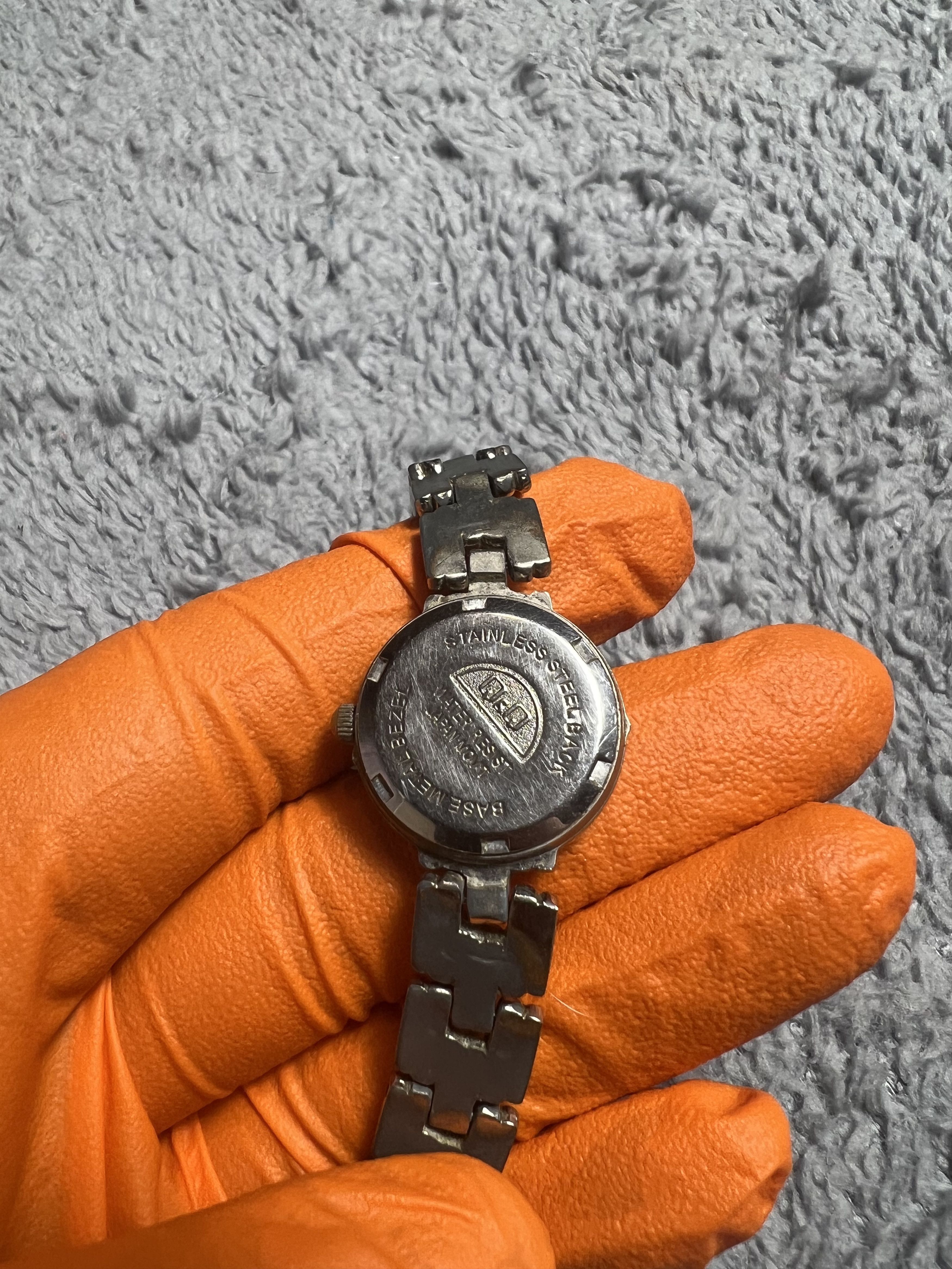 Japanese Brand Futuristic Minimalistic Q&Q Japanese Style Bracelet Watch Size ONE SIZE - 8 Thumbnail