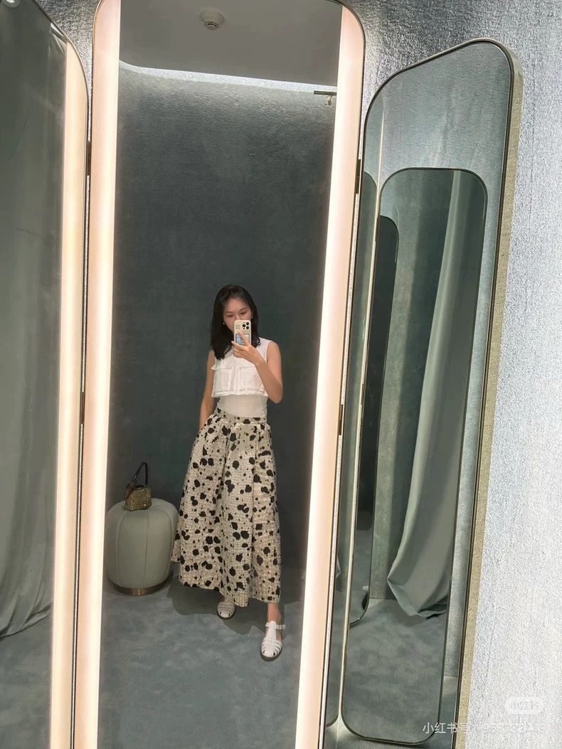 Dries Van Noten dries van noten size:40 Spotted skirt Size 42" / US 20 - 9 Thumbnail