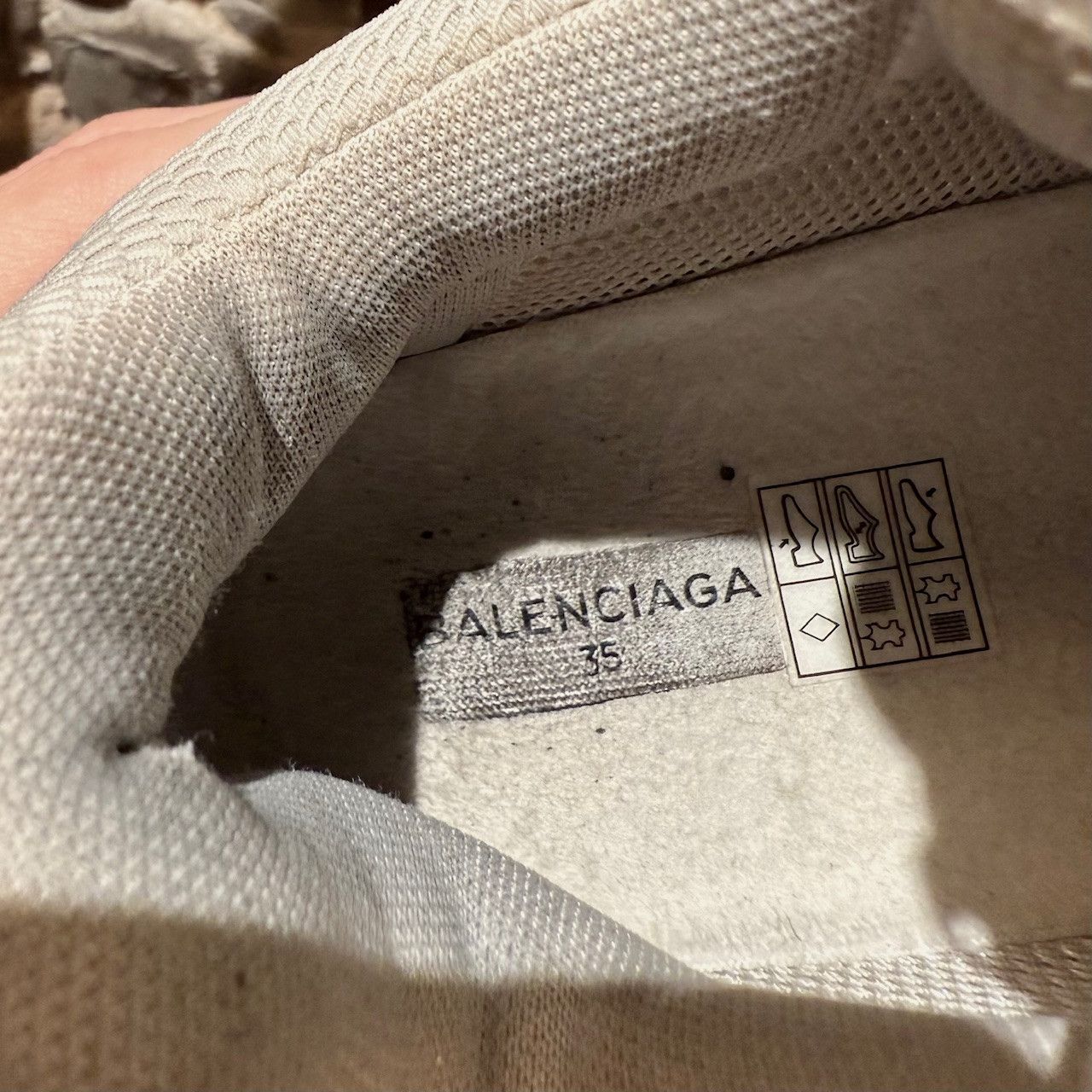 Balenciaga Balenciaga White Triple S Chunky Sneakers Size US 5 / IT 35 - 9 Thumbnail
