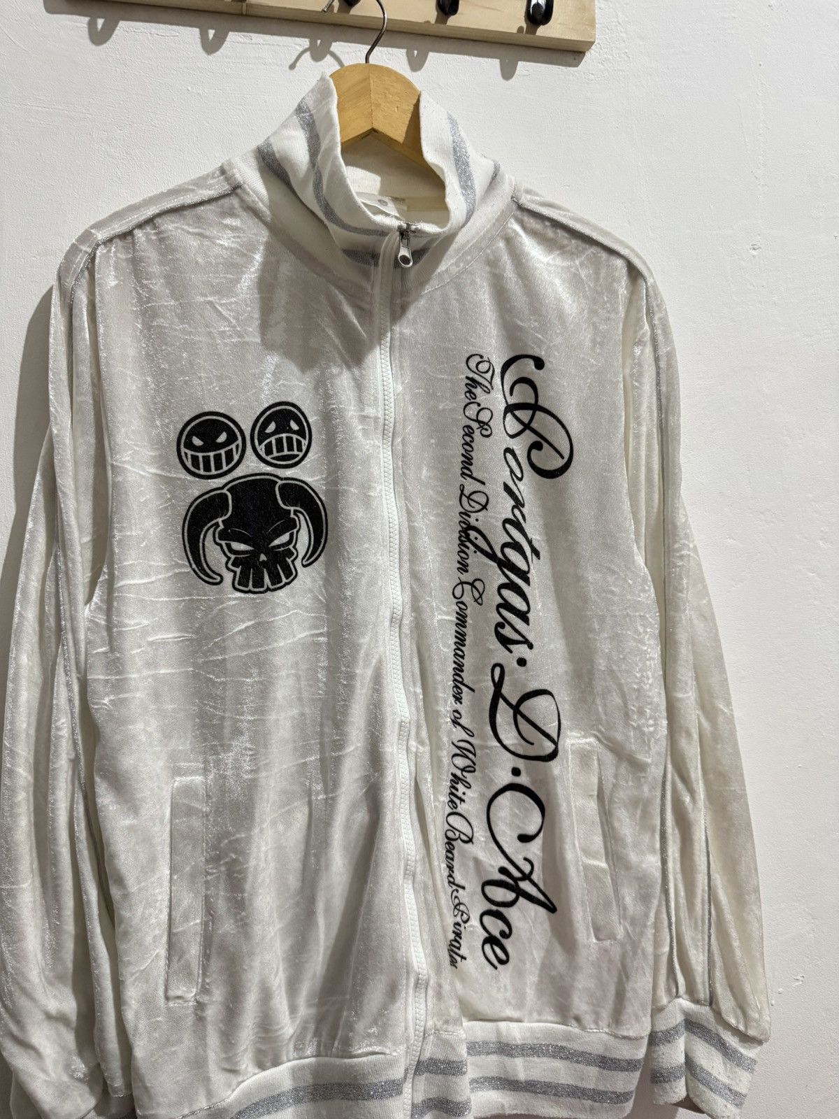 One Piece RARE ONE PIECE PORTGAS D. ACE VELVET TRACK JACKET Size US L / EU 52-54 / 3 - 4 Thumbnail