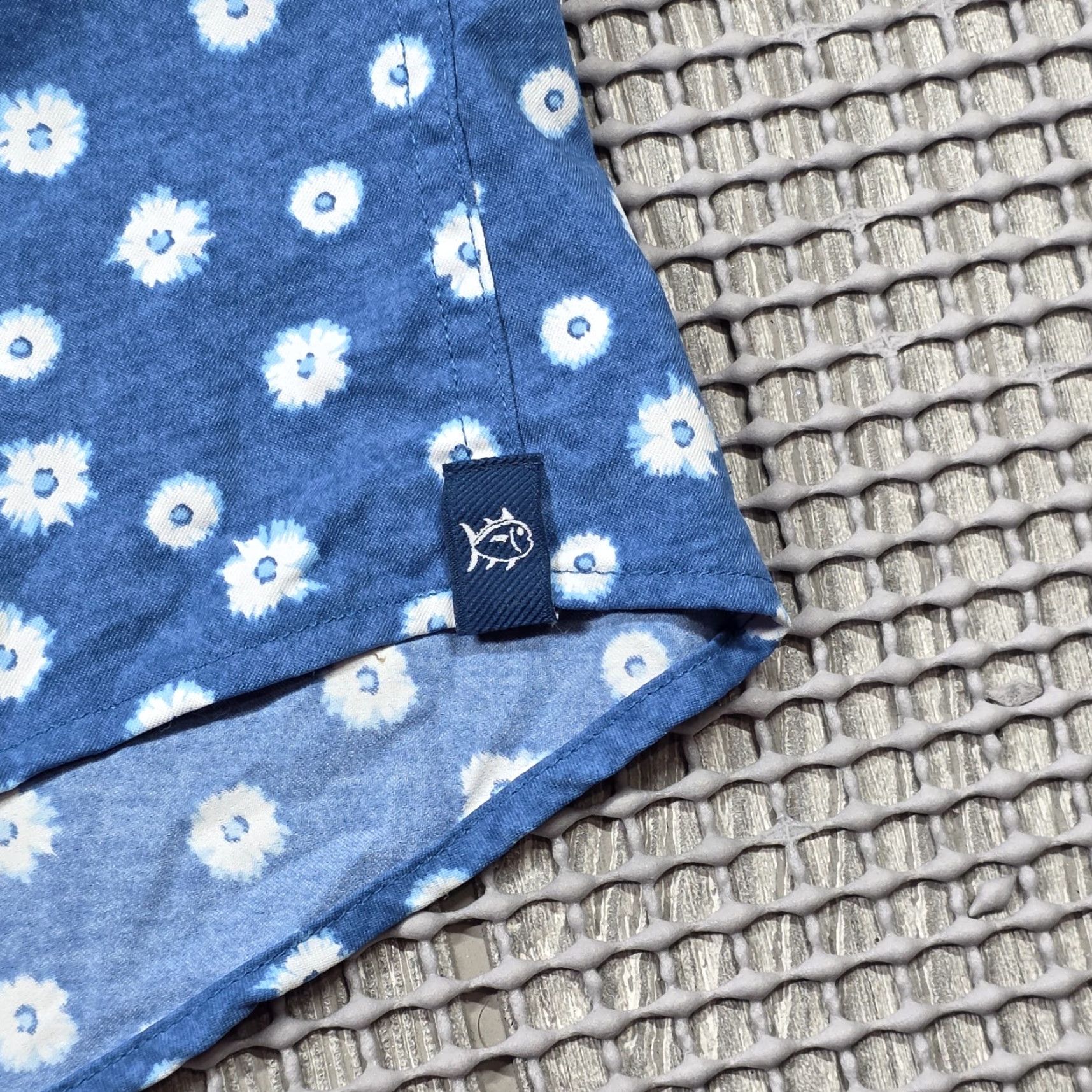 Southern Tide Southern Tide Button-Up Shirt XL Blue Floral Nylon/Spandex Poppin Poppies Sport Shirt Men Regular Lightweight (2010s) Size US XL / EU 56 / 4 - 7 Thumbnail