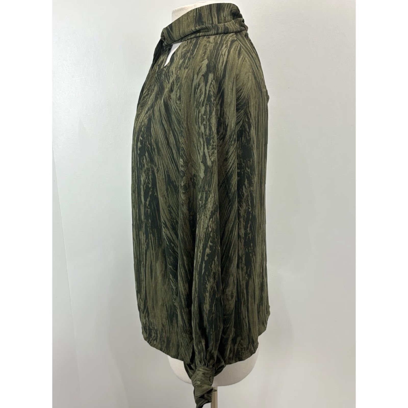 Halston Halston Blouse Shirt M Women’s Green Swirl Balloon Sleeve Cutouts Size M / US 6-8 / IT 42-44 - 2 Thumbnail
