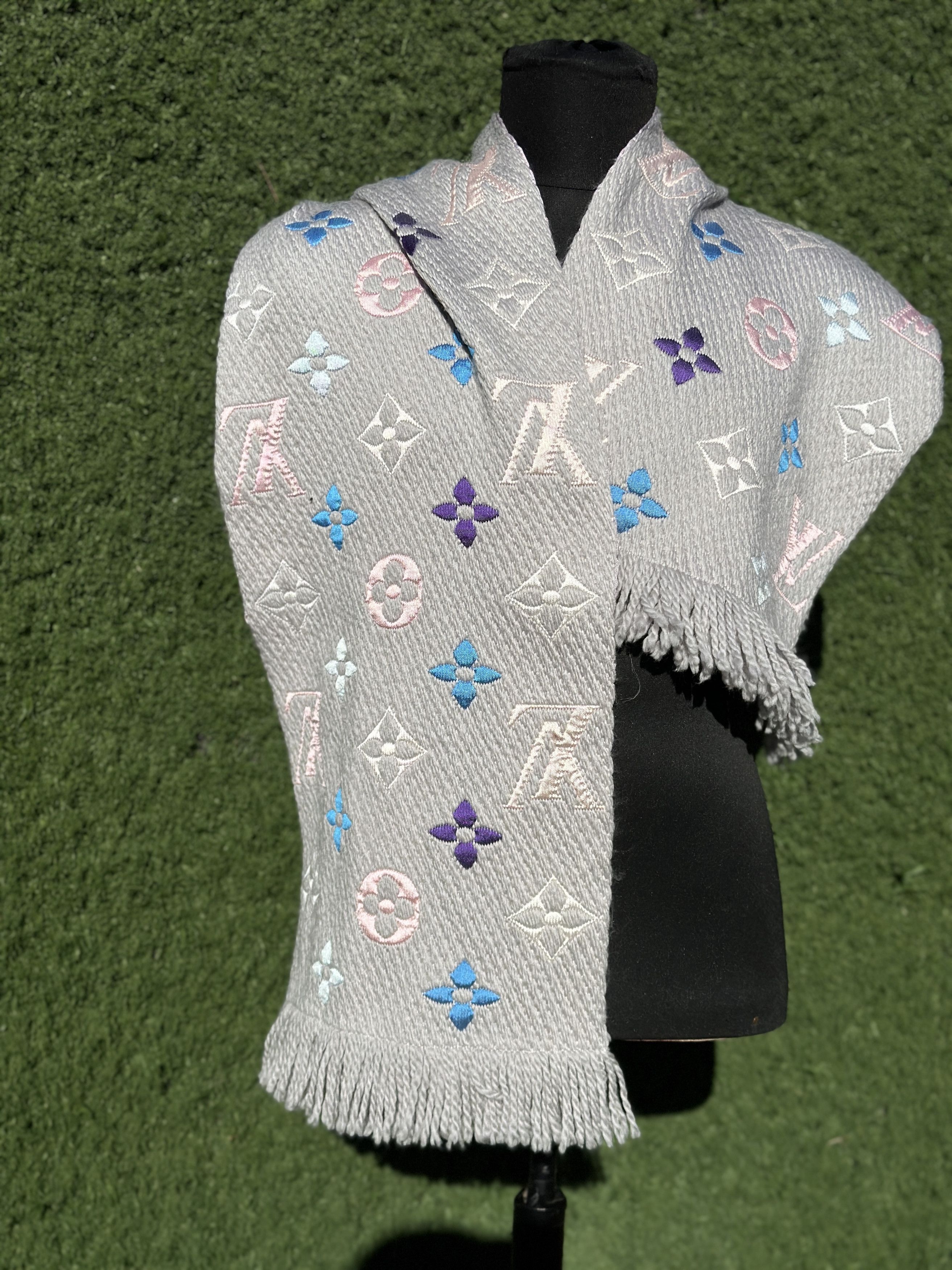 Louis Vuitton Louis Vuitton Monogram Embroidered Wool Silk Scarf Wrap Size ONE SIZE - 7 Thumbnail
