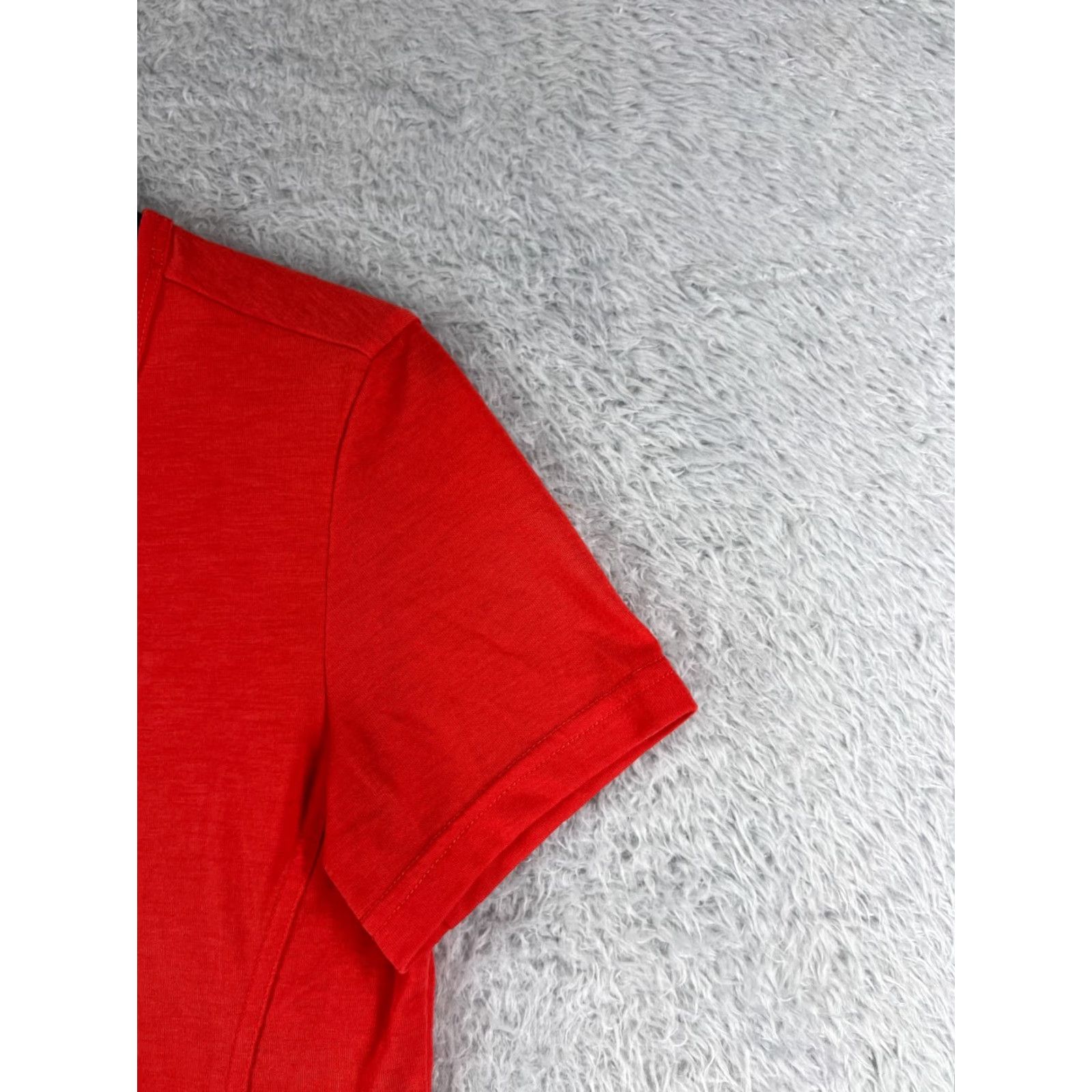 The North Face The North Face Shirt Women Small Red Short Sleeve Crew Vaporwick Polyester Size S / US 4 / IT 40 - 2 Thumbnail