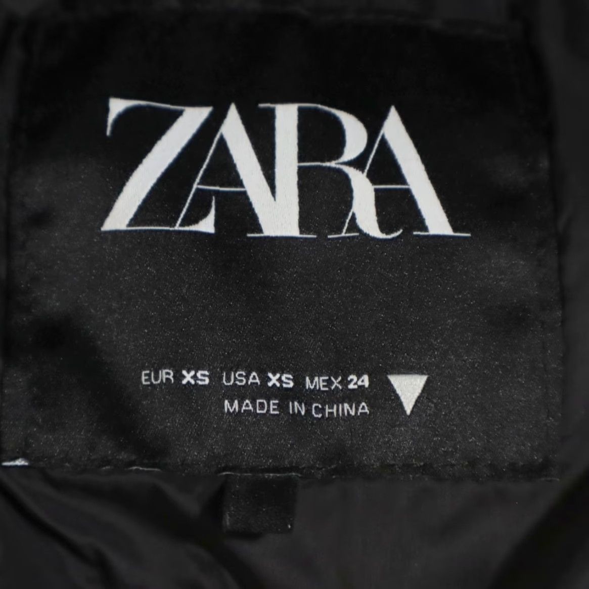 Zara Zara Hooded Puffer Vest Solid Jacket Black Women's XS Shirt Jacket Women XS Hooded Puffer Vest Black Zara Size XS / US 0-2 / IT 36-38 - 5 Thumbnail