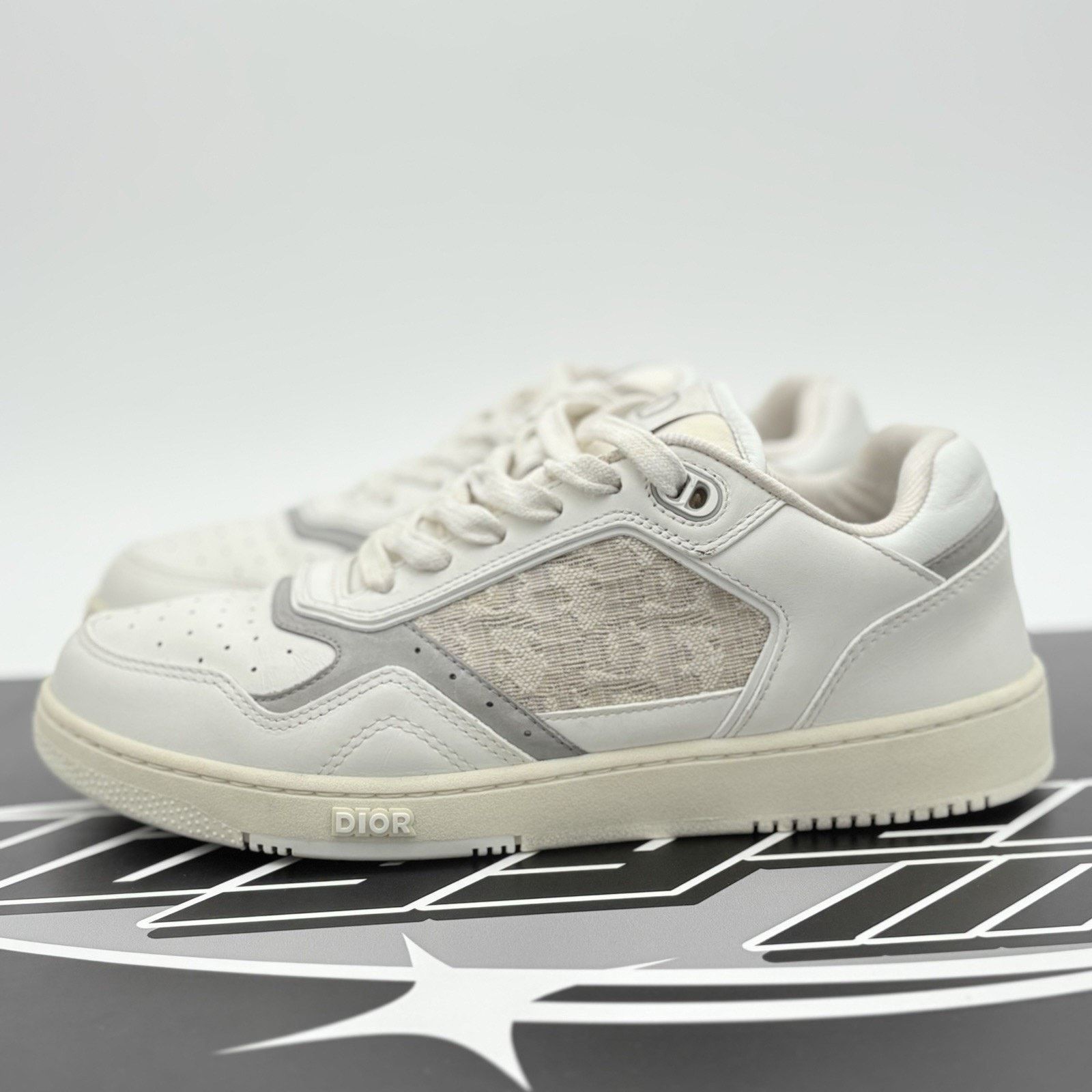 Dior Dior B27 Low Dior ' White ' | GOOD CONDITION! Size US 7 / EU 40 - 1 Thumbnail