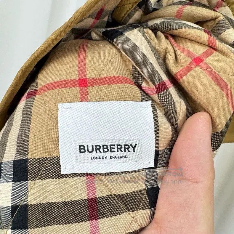 Burberry Burberry Quilted Gold Button Coat. Size US M / EU 48-50 / 2 - 6 Thumbnail