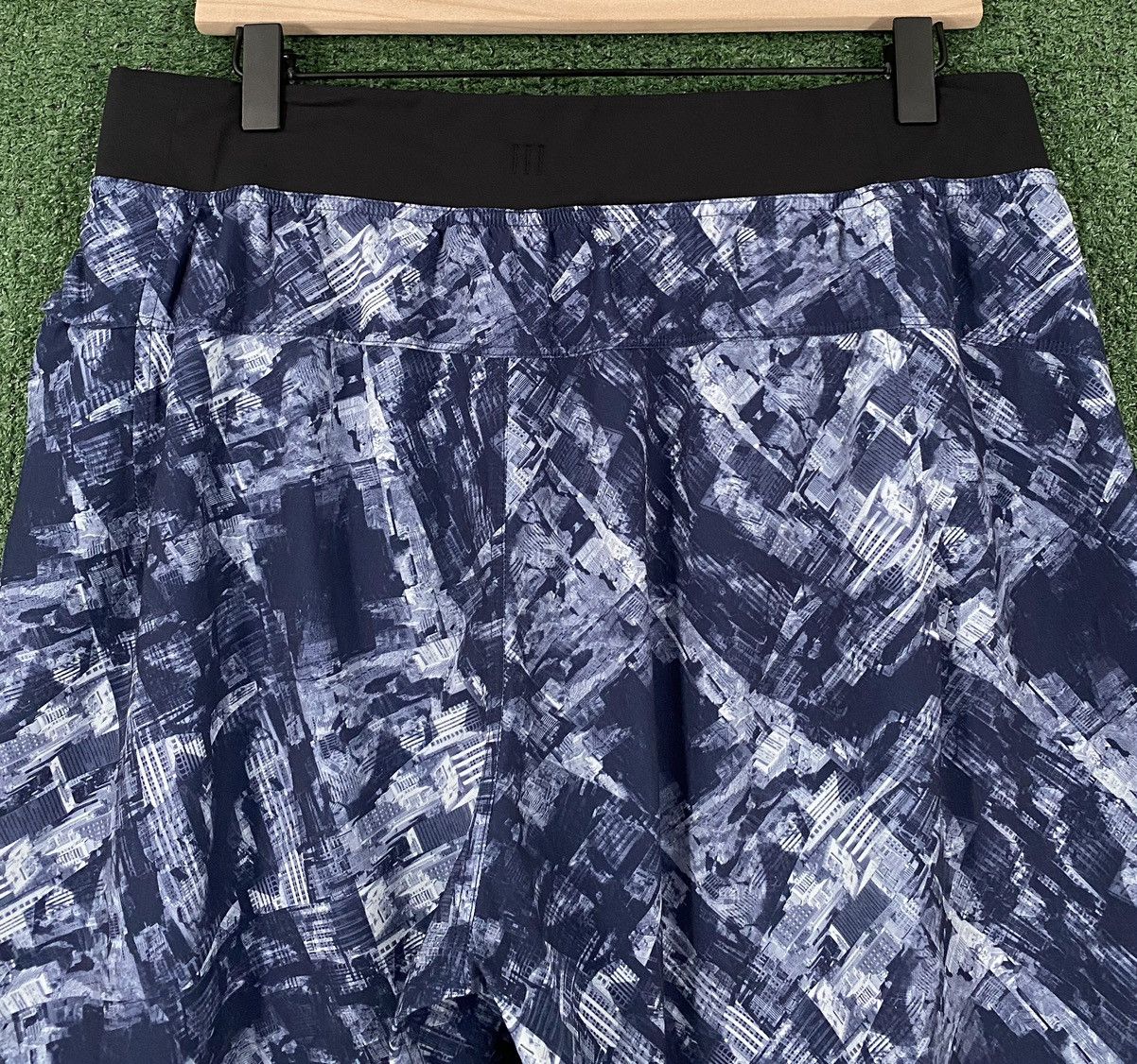 Lululemon Lululemon Core City Downtown Cityscape Unlined 11" Shorts Size US 37 - 8 Thumbnail