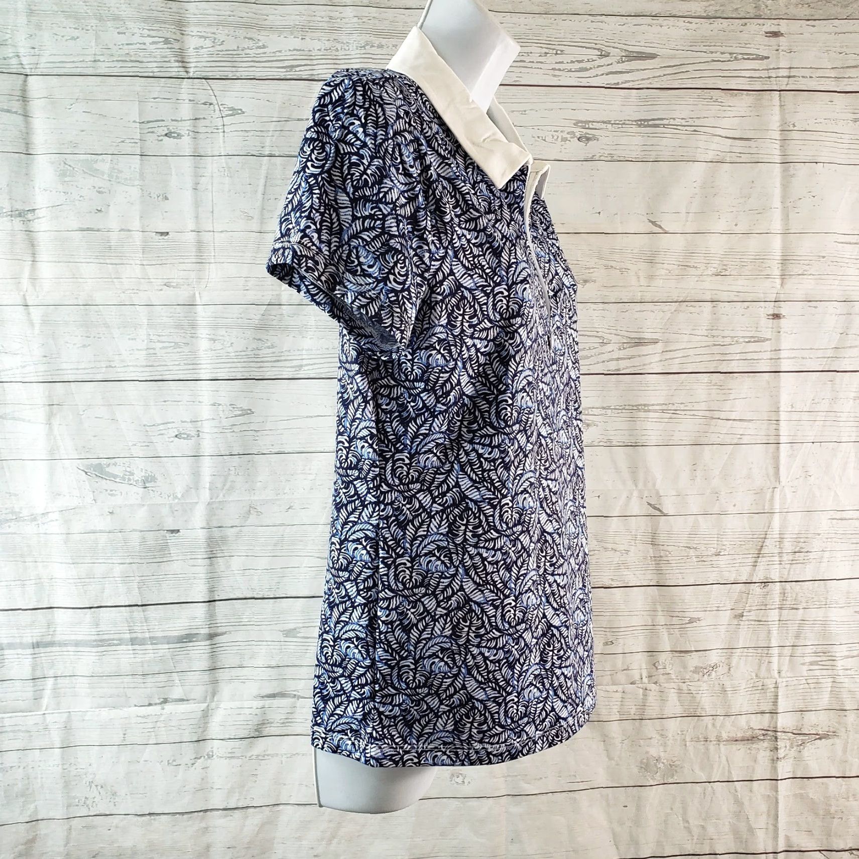 Tommy Bahama Tommy Bahama Golf Polo Womens Sz Medium Blue White 1/4 Zip Short Sleeve Size 32" / US 10 / IT 46 - 4 Thumbnail