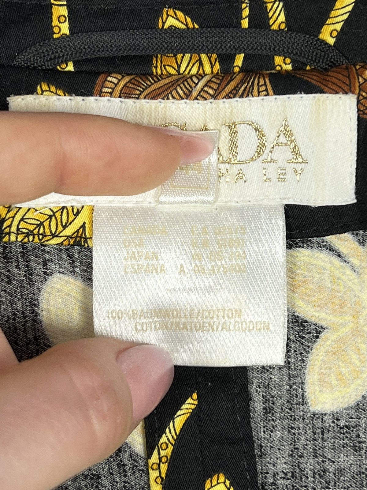 Escada Escada Aztec Vintage Black/Golden royal pattern blazer Size L / US 10 / IT 46 - 15 Thumbnail