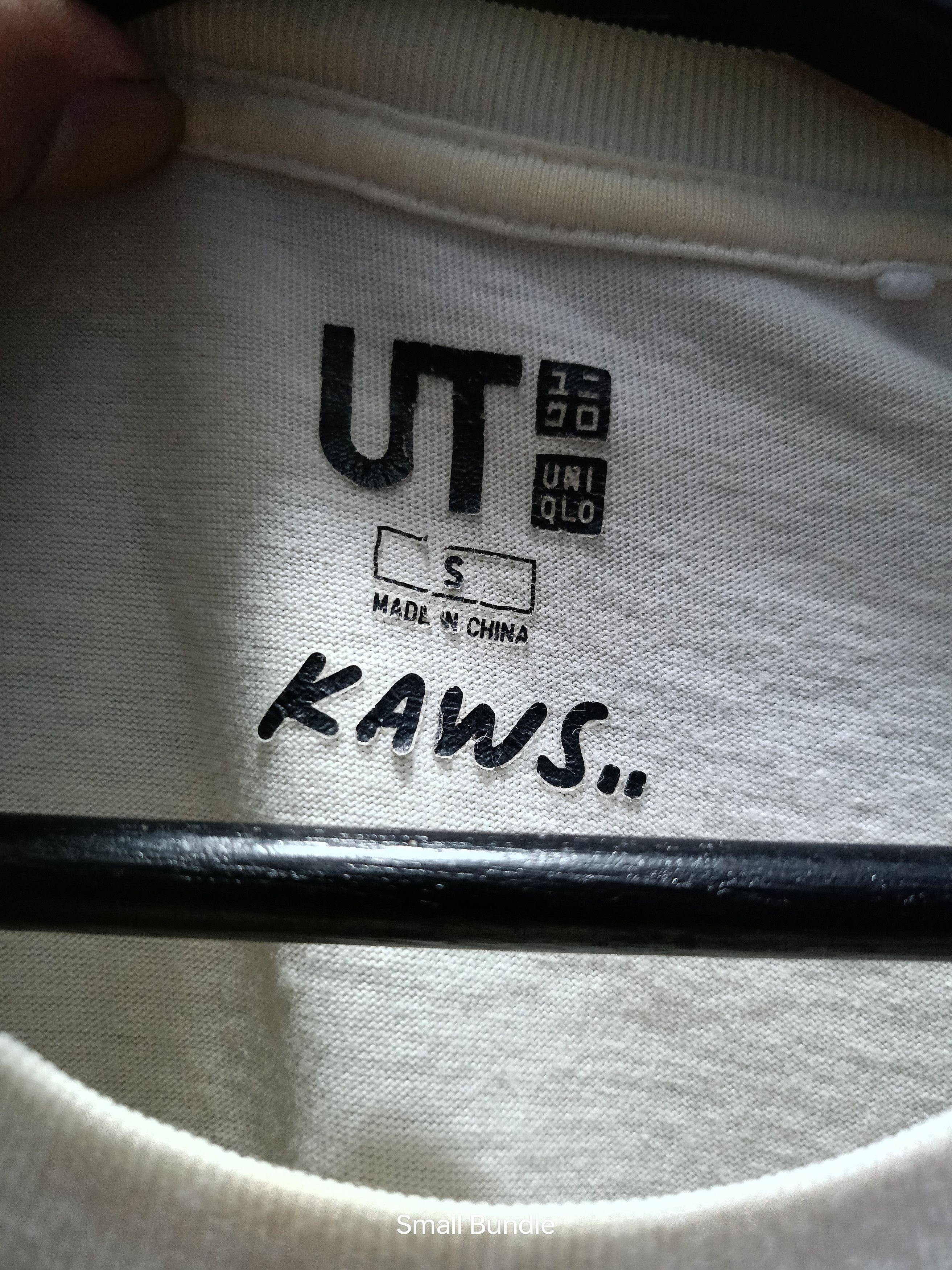 Uniqlo Uniqlo x Kaws Size US S / EU 44-46 / 1 - 5 Thumbnail