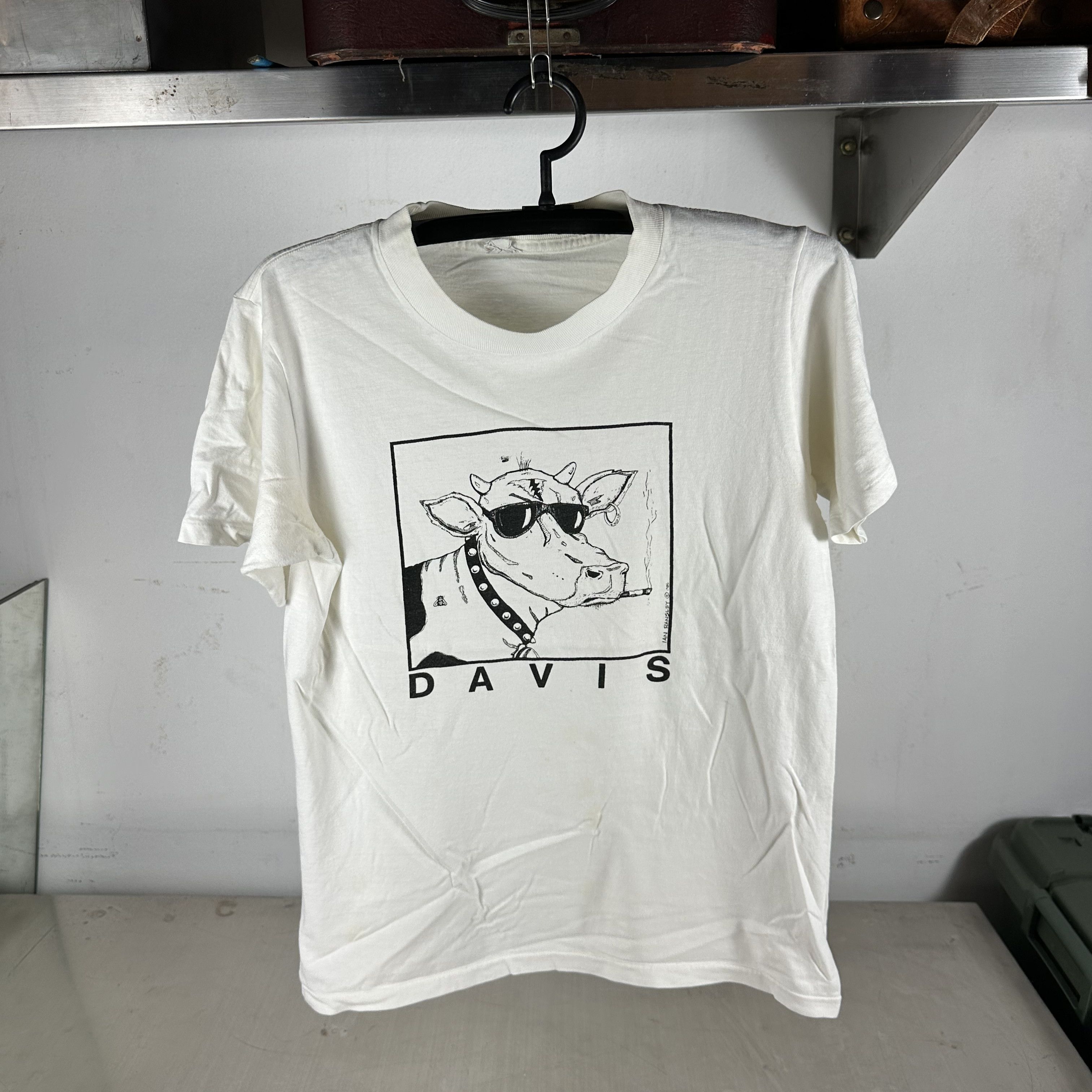 Vintage Vintage 1986 Ian Ransley Davis Smoking Cow Art T-Shirt Size US M / EU 48-50 / 2 - 1 Thumbnail